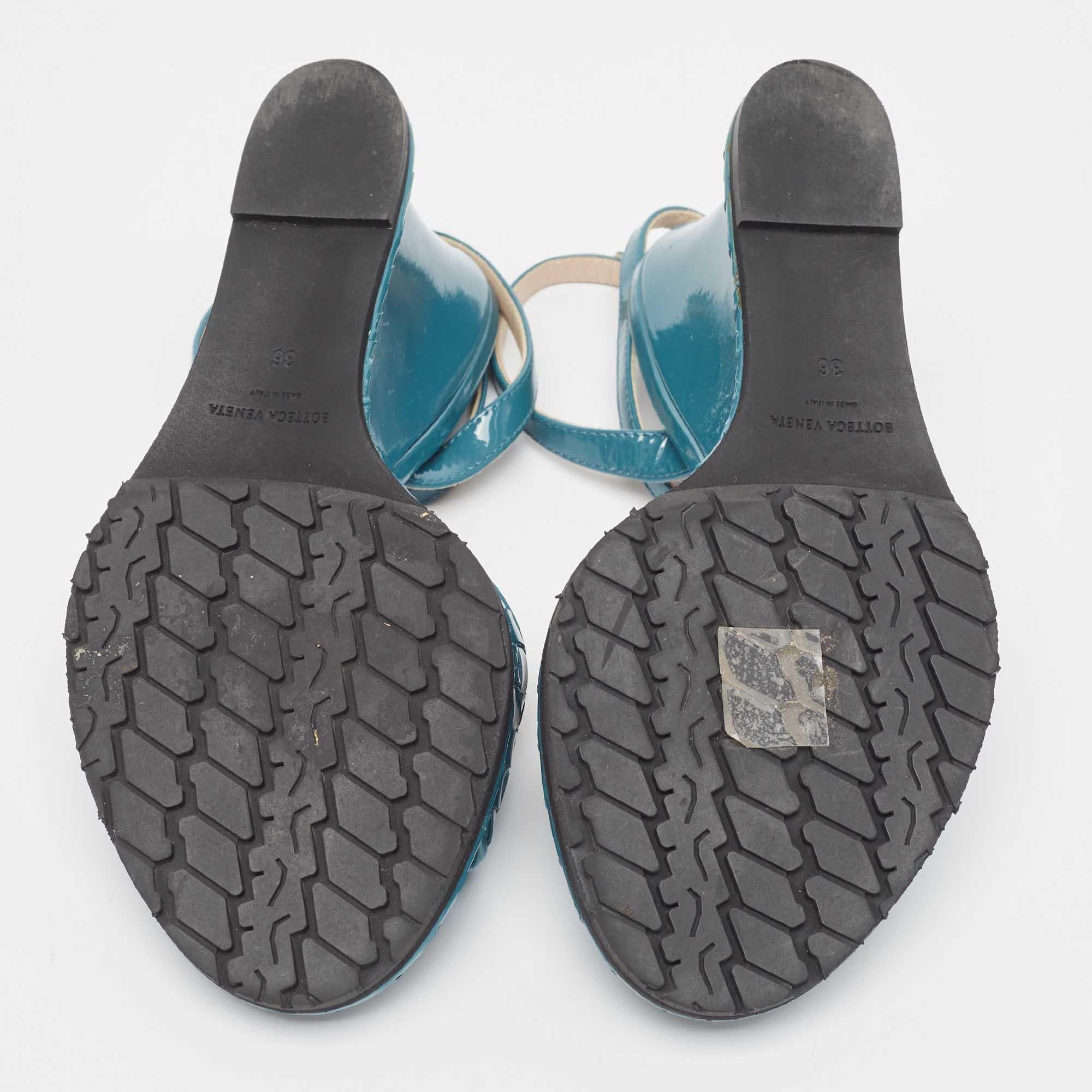 Bottega Veneta Blue Intrecciato Patent Leather Wedge Ankle Strap Sandals Size 36 For Sale 5