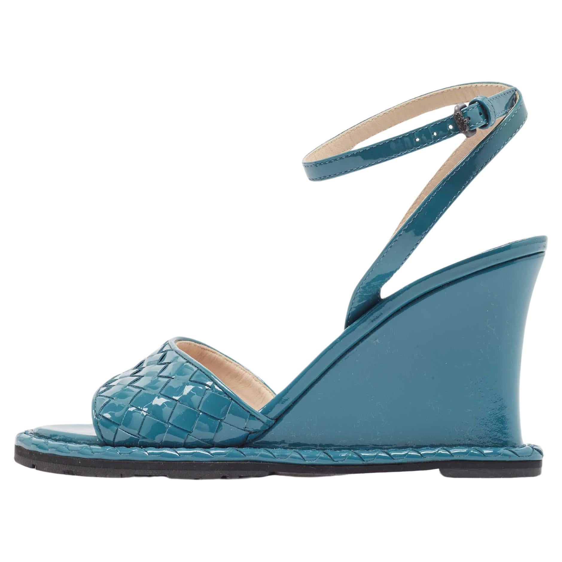Bottega Veneta Blue Intrecciato Patent Leather Wedge Ankle Strap Sandals Size 36 For Sale