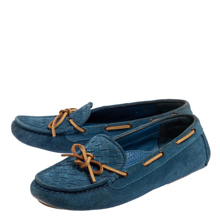 vanter Vie rør Bottega Veneta Blue Intrecciato Suede Bow Slip On Loafers Size 36 For Sale  at 1stDibs | bottega veneta loafers, bottega veneta moccasins, bottega  loafers
