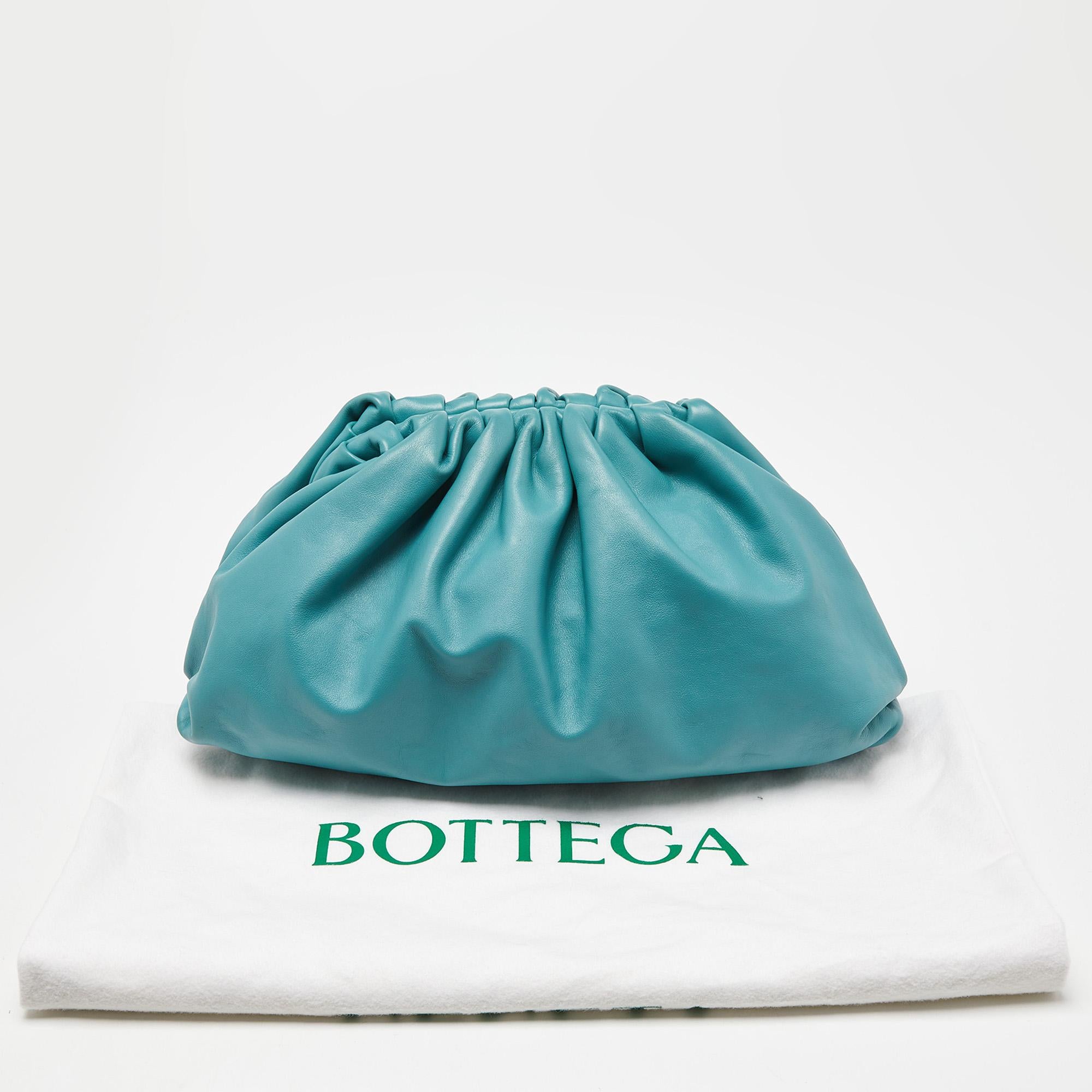 Bottega Veneta Blue Leather Classic Pouch For Sale 7