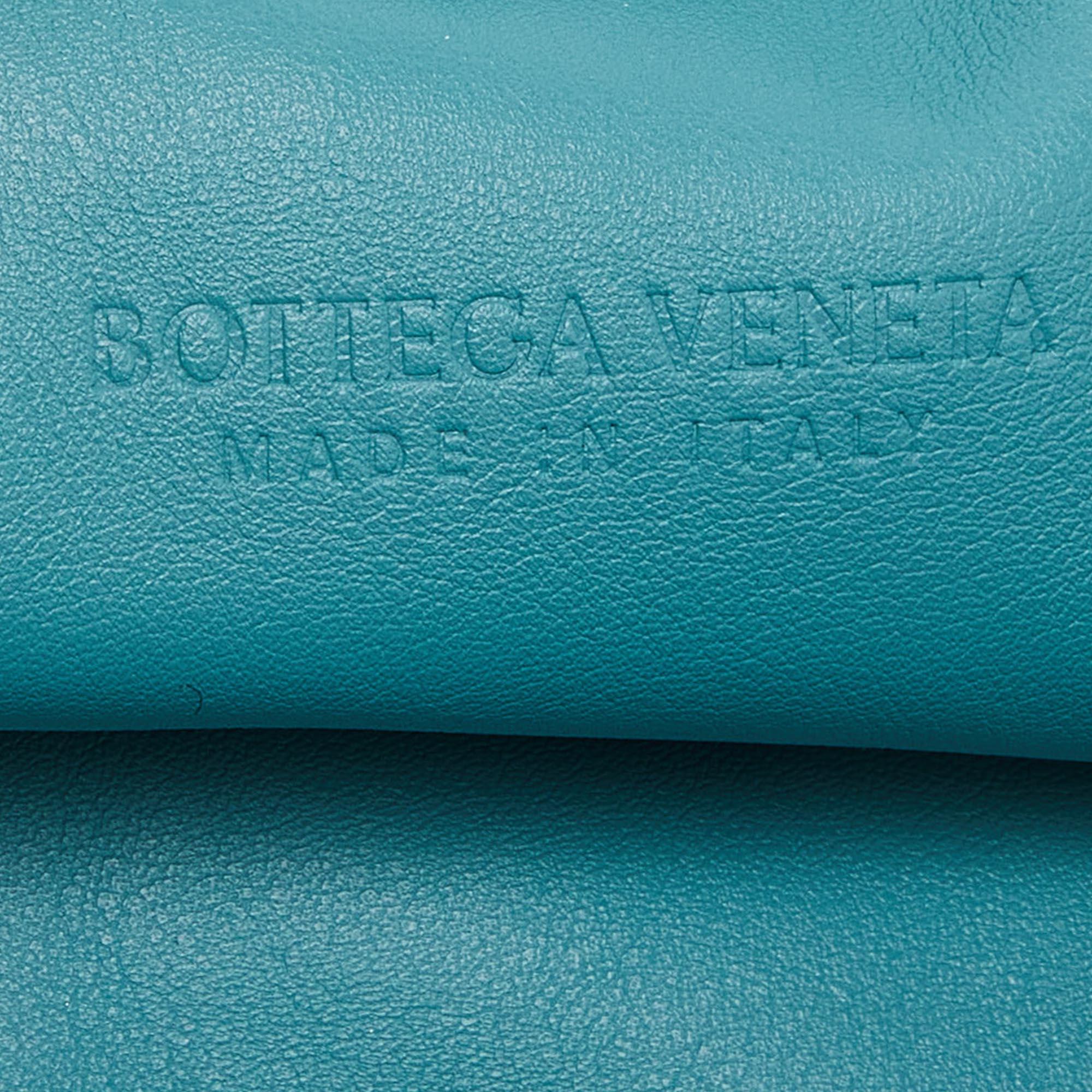 Bottega Veneta Blue Leather Classic Pouch For Sale 3