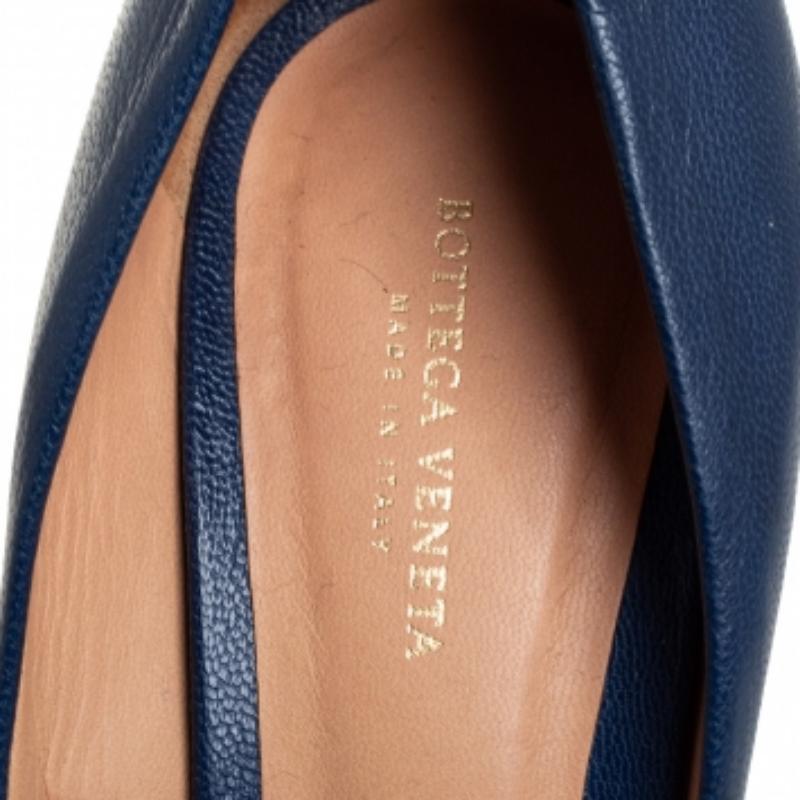 Bottega Veneta Blue Leather  Peep Toe Pumps Size 38 In Good Condition For Sale In Dubai, Al Qouz 2