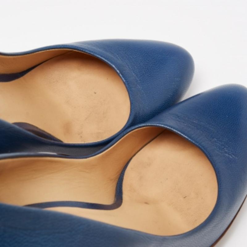 Bottega Veneta Bombas de plataforma de punta redonda de cuero azul talla 37.5 en venta 3