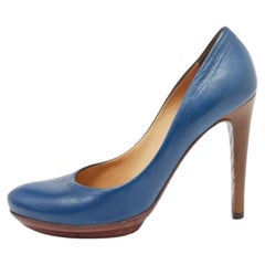 Bottega Veneta Bombas de plataforma de punta redonda de cuero azul talla 37.5