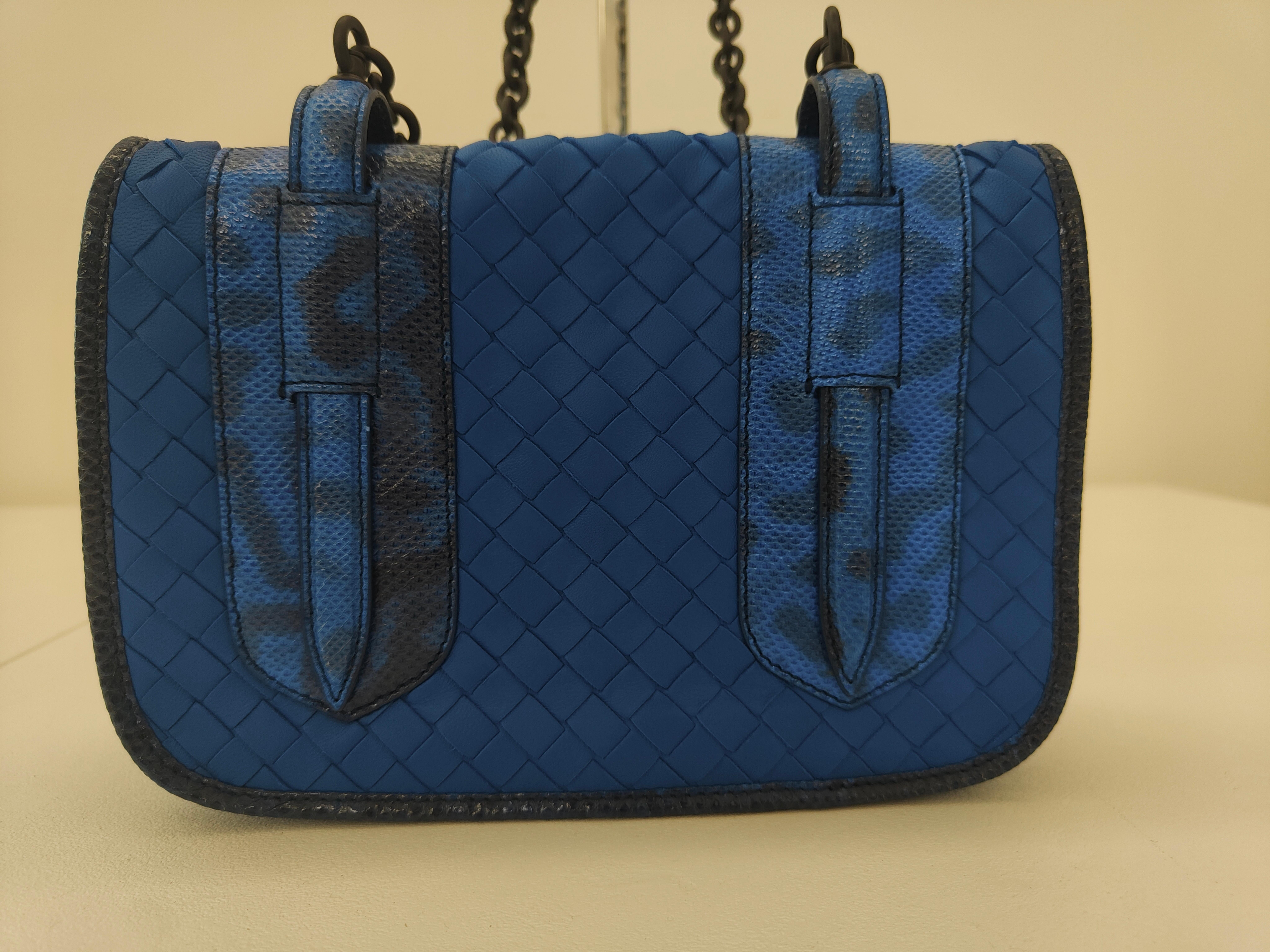 Blue Bottega Veneta blue leather shoulder bag For Sale
