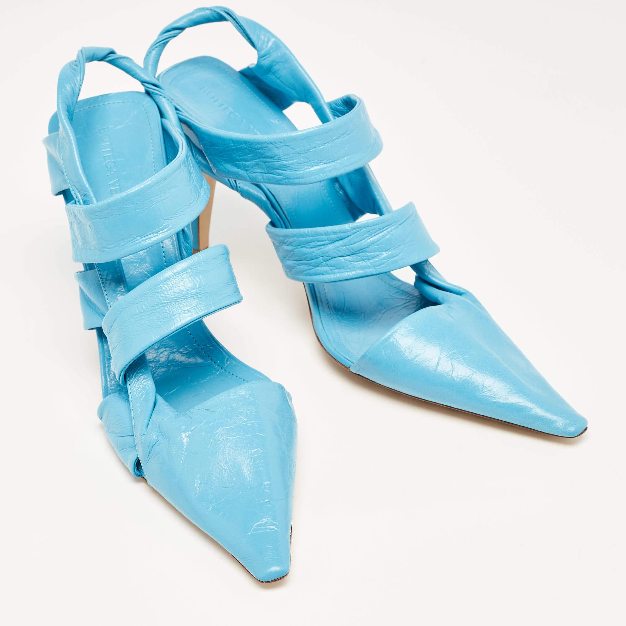 Bottega Veneta Blue Leather Strappy Pointed Toe Slingback Sandals Size 40 In New Condition In Dubai, Al Qouz 2