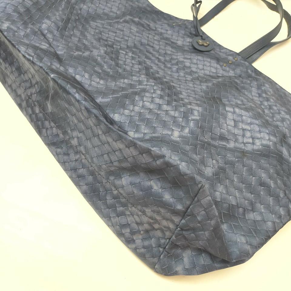 Bottega Veneta Sac cabas Intrecciolusion en nylon bleu 862976   en vente 4