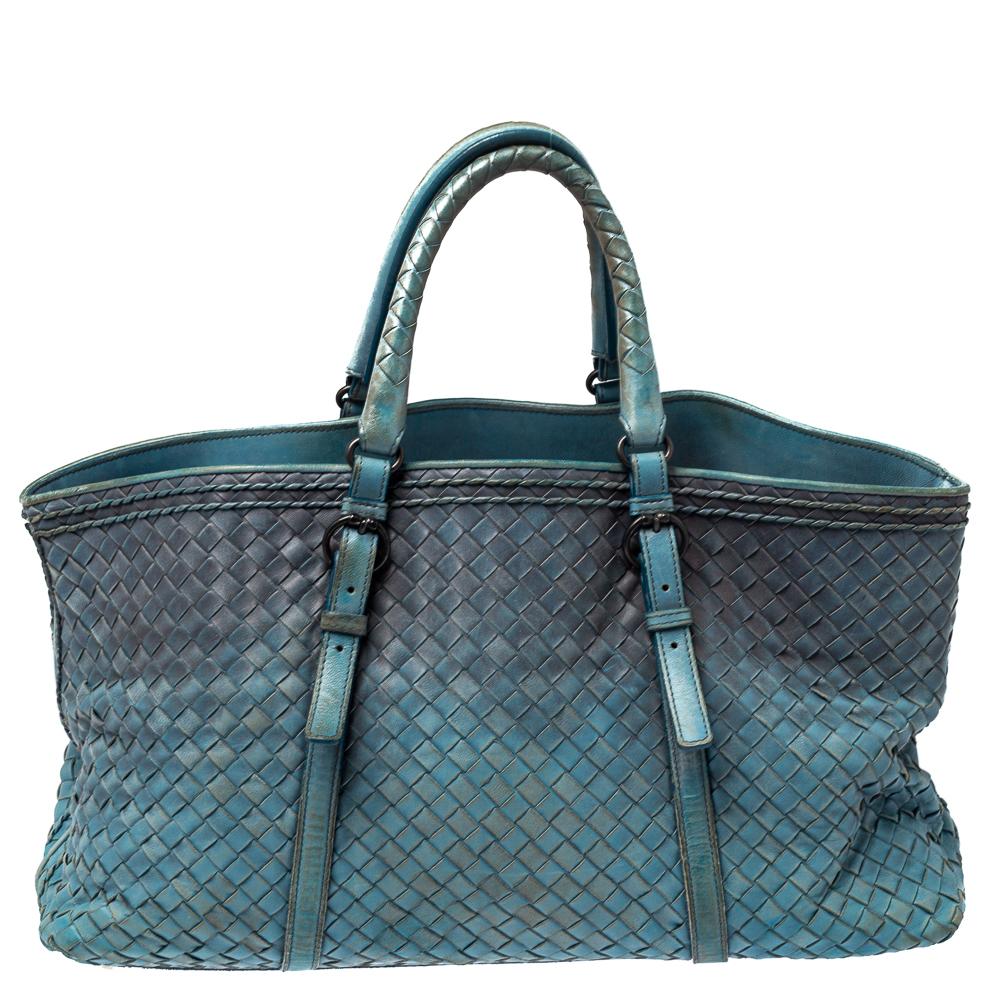 Daniel Lee showcases the unparalleled skill of the craftsmen - he wants every design to celebrate this rich Italian heritage and dedication to luxury. This tote is made from supple leather using the brand's signature intrecciato weaving technique