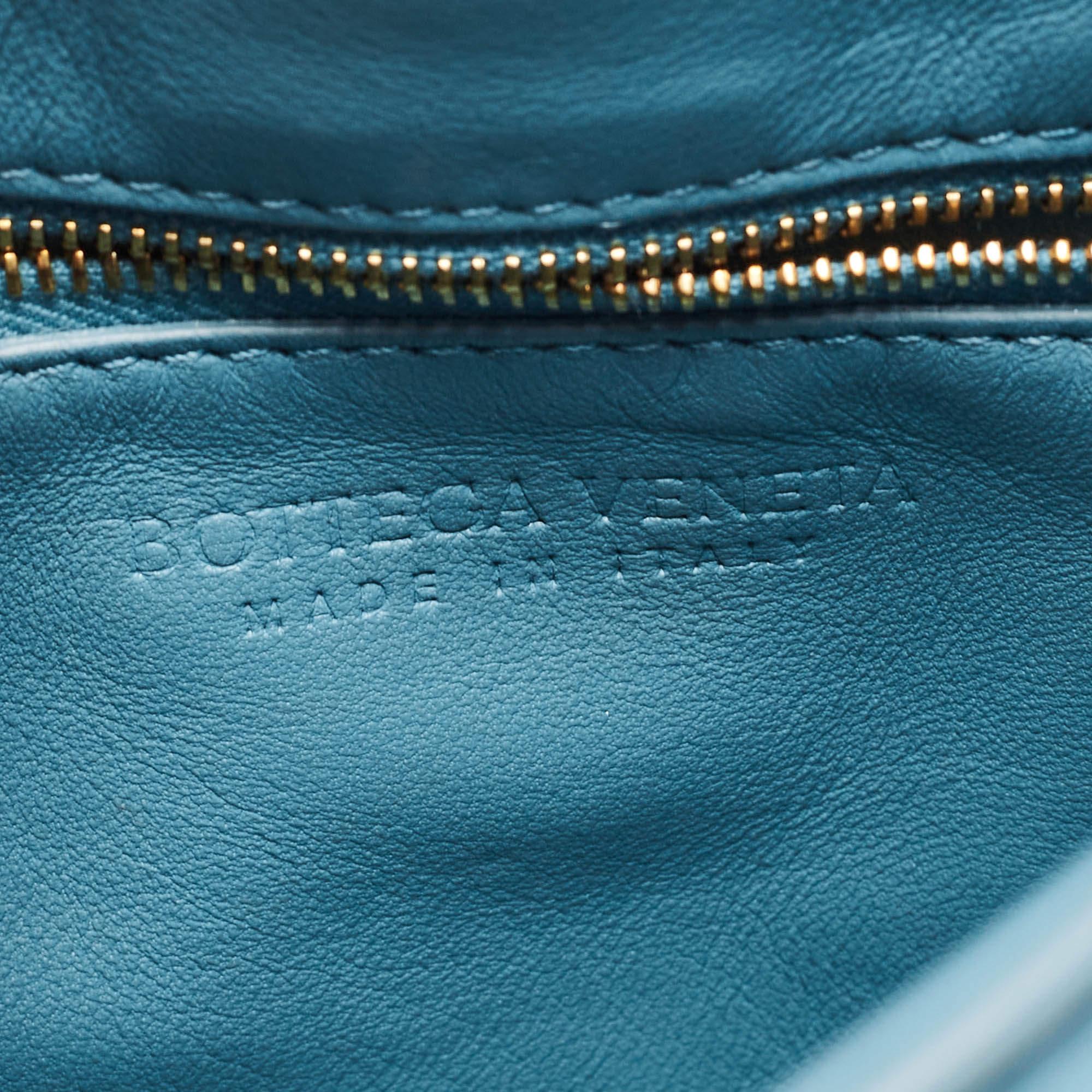Bottega Veneta Blue Padded Leather Chain Cassette Shoulder Bag For Sale 8