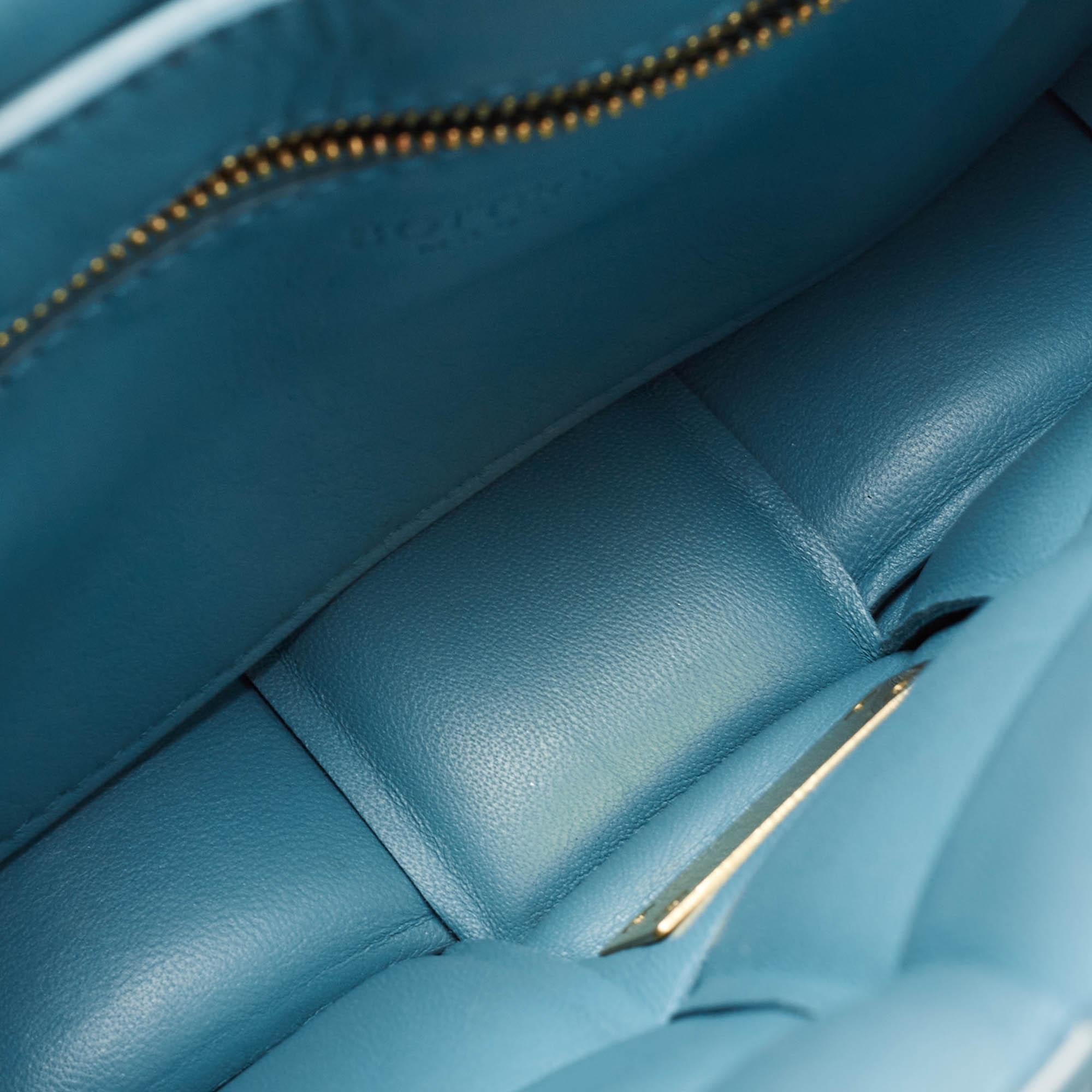 Bottega Veneta Blue Padded Leather Chain Cassette Shoulder Bag For Sale 9