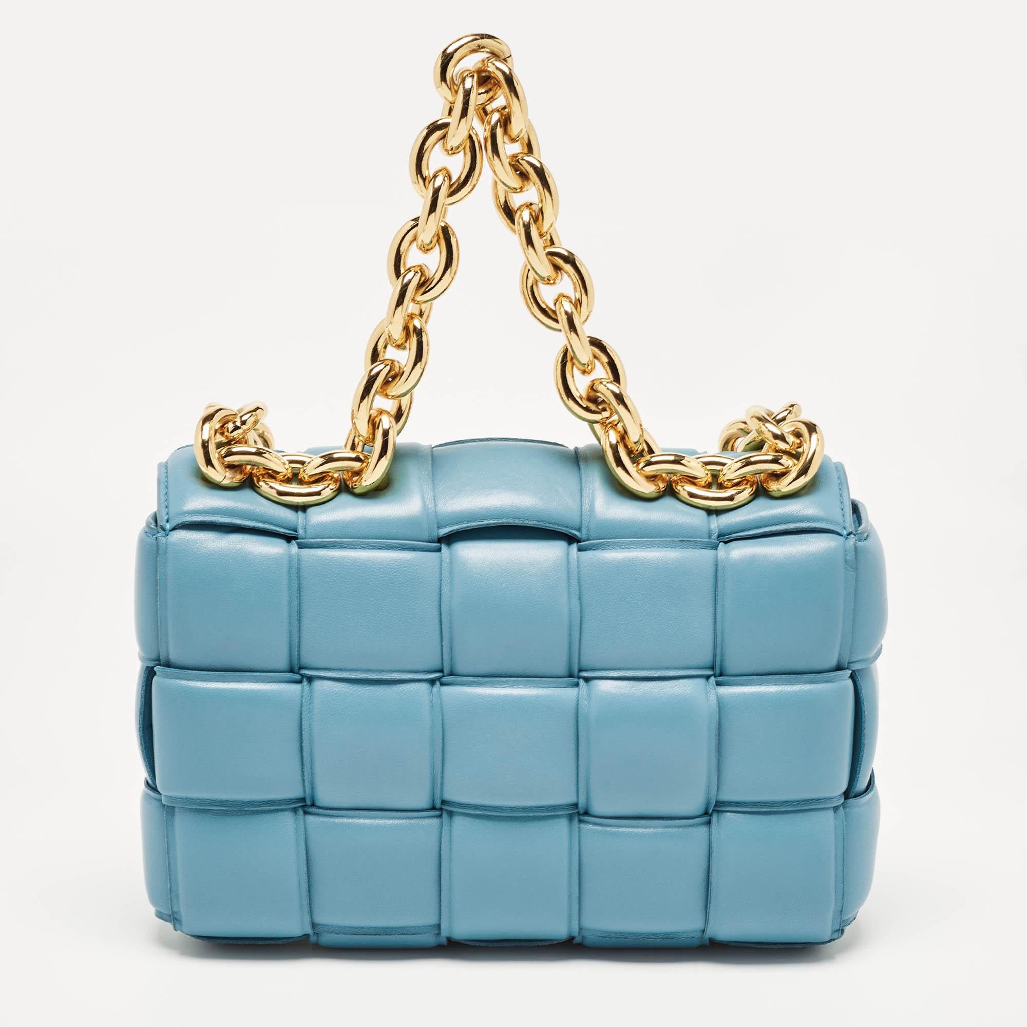 The Cassette bag by Bottega Veneta is all things stylish, trendy, and Instagram-able. With its playful take on the brand's signature house code - the Intrecciato weave, the bag's exterior flaunts a maxi version of the weave. It is crafted from