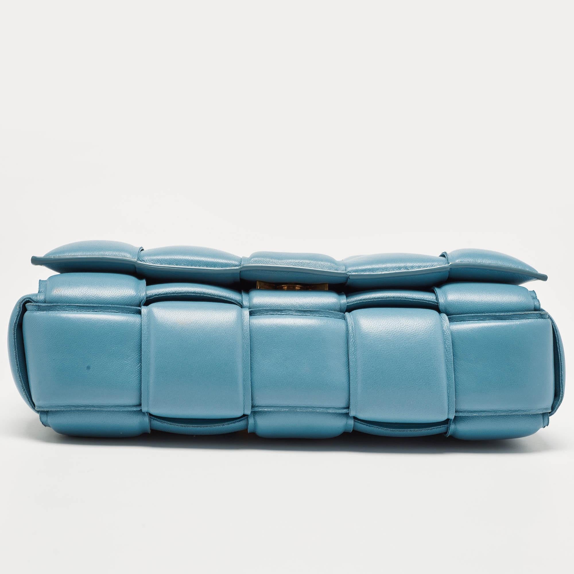 Bottega Veneta Blue Padded Leather Chain Cassette Shoulder Bag For Sale 1