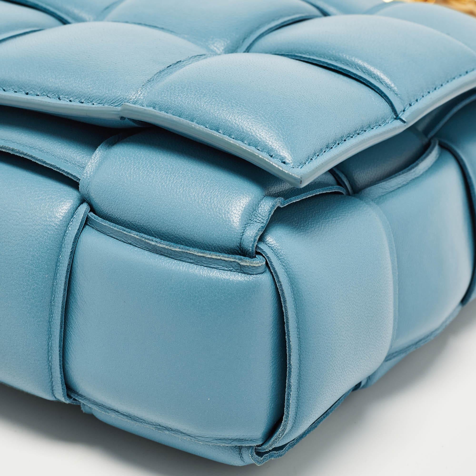 Bottega Veneta Blue Padded Leather Chain Cassette Shoulder Bag For Sale 2