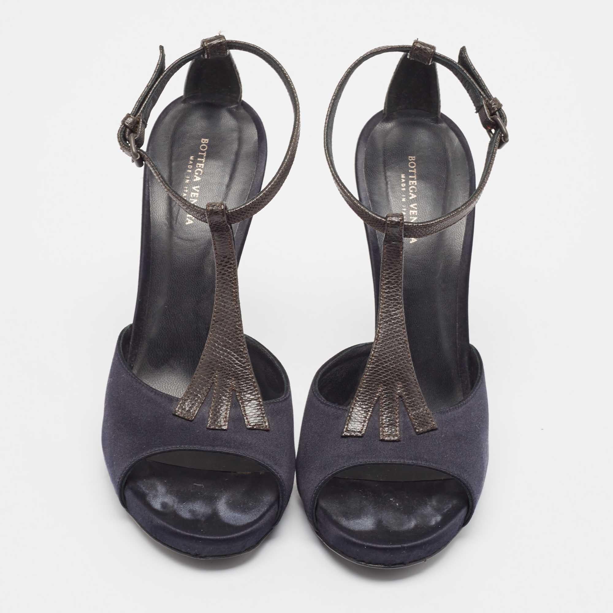 Black Bottega Veneta Blue Satin Textured Leather Ankle Strap Wedge Sandals Size 38 For Sale