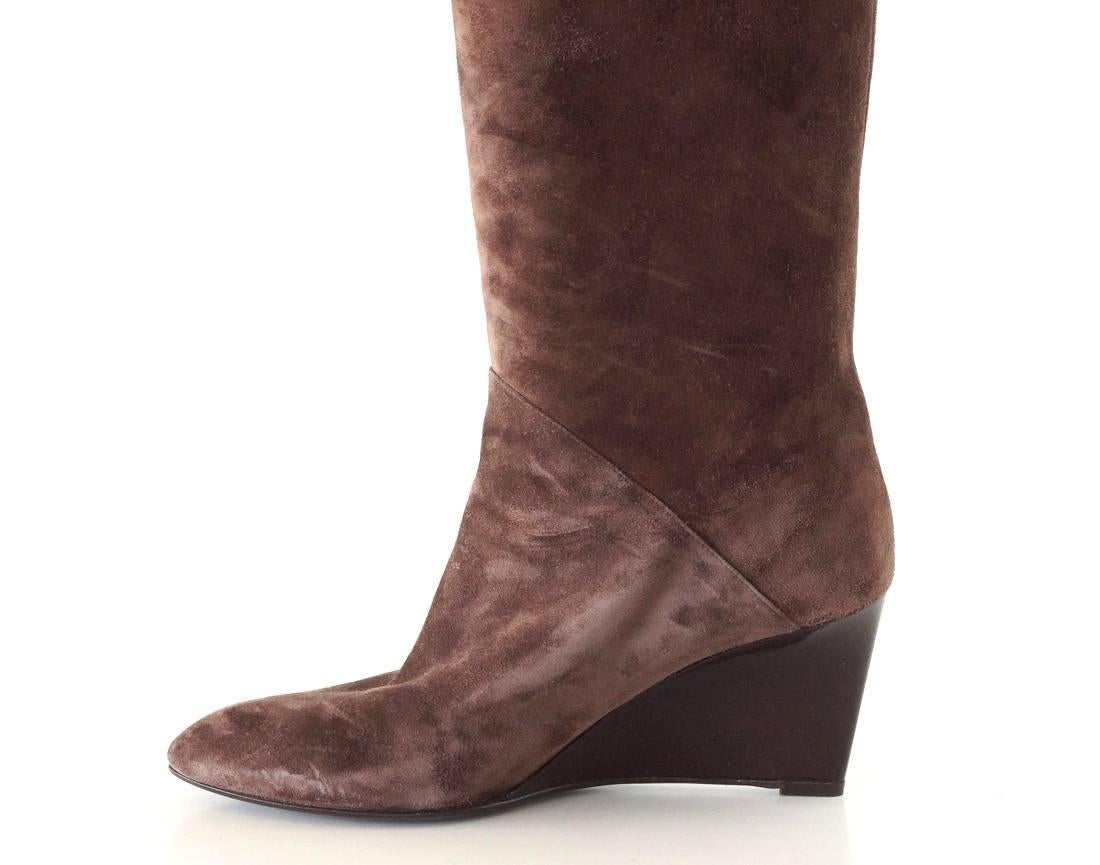 Bottega Veneta - Bottes hauteur genou en daim vernies 39 / 9 Excellent état - En vente à Miami, FL