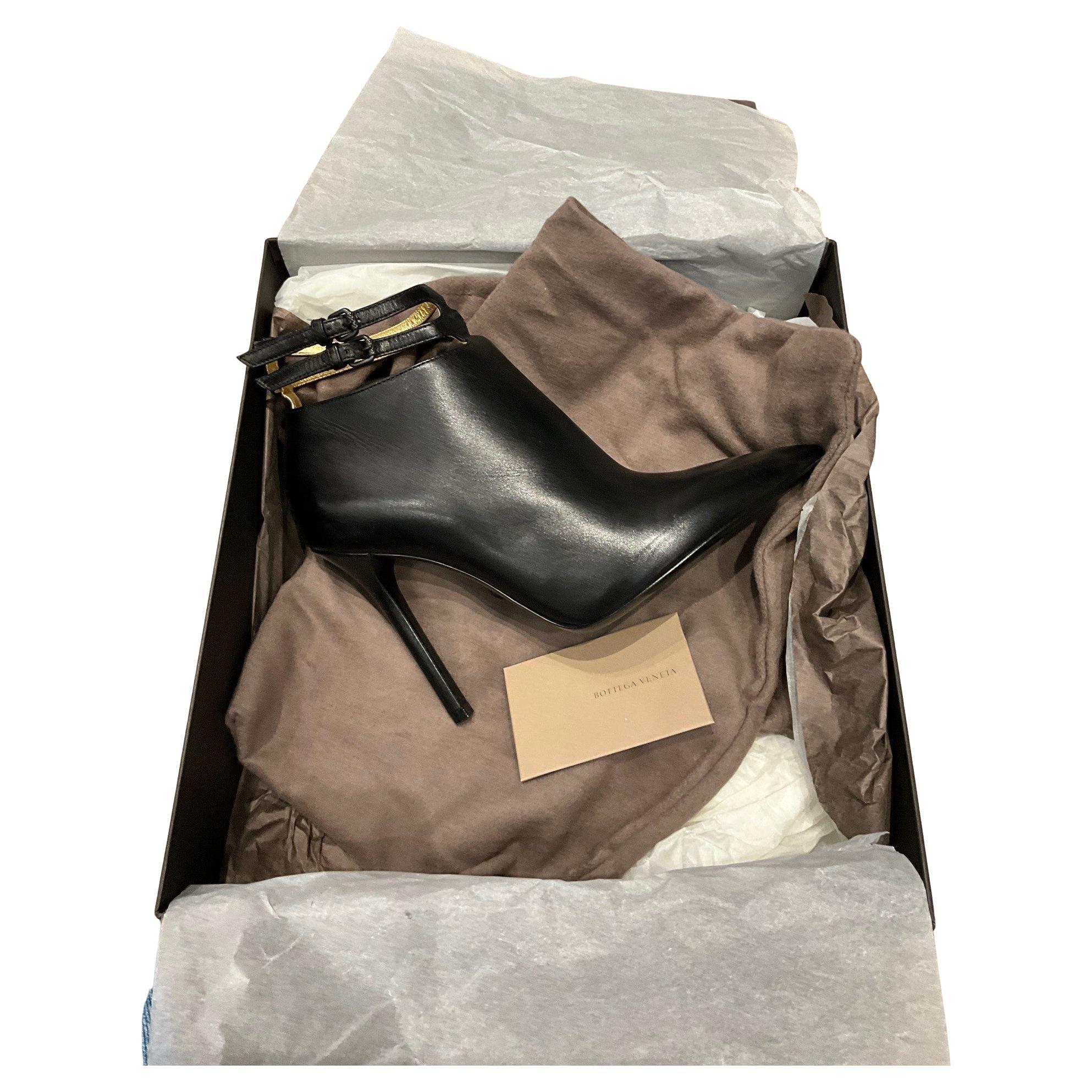 Bottega Veneta Bootie with Heel Size EU 35 For Sale