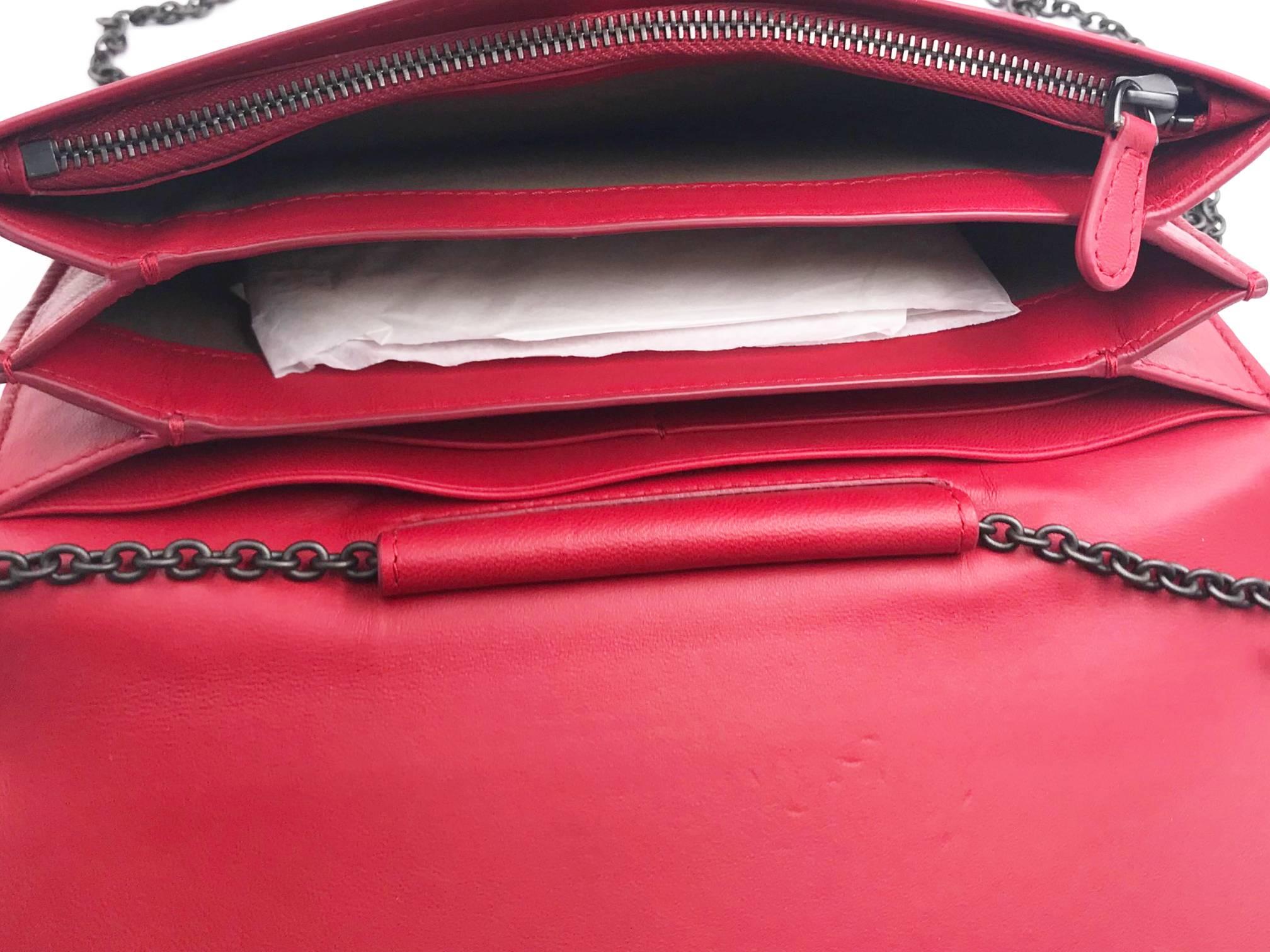 Bottega Veneta Brand New China Intercciato Wallet on Chain Crossbody Bag In New Condition For Sale In Pasadena, CA