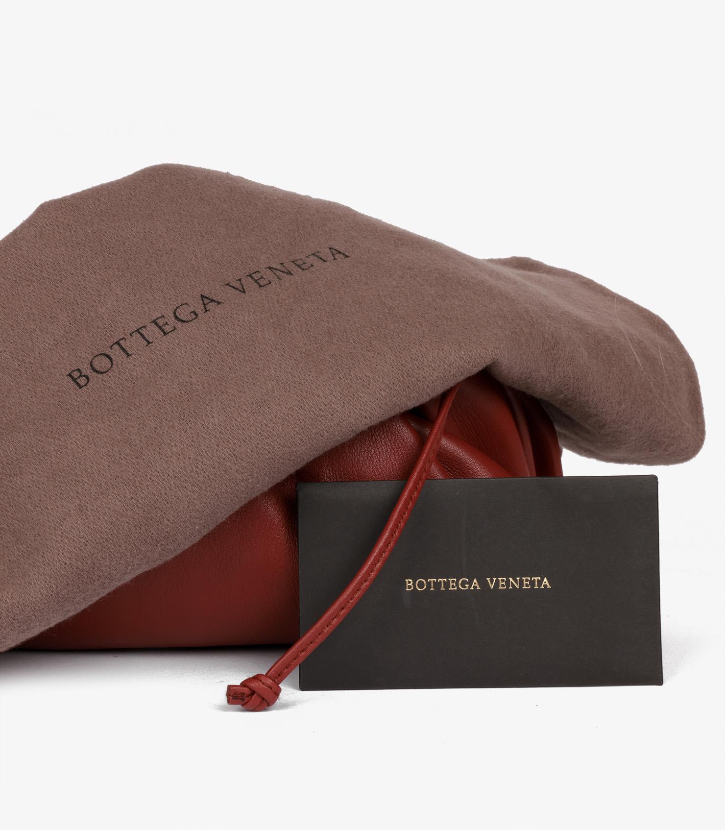 Bottega Veneta Mini Pouch in pelle di vitello color mattone in vendita 6