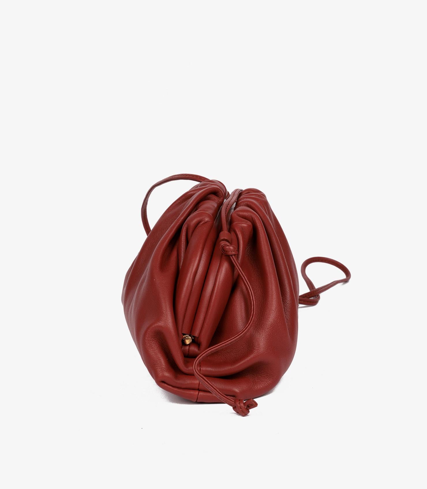 Bottega Veneta Mini Pouch in pelle di vitello color mattone In condizioni ottime in vendita a Bishop's Stortford, Hertfordshire