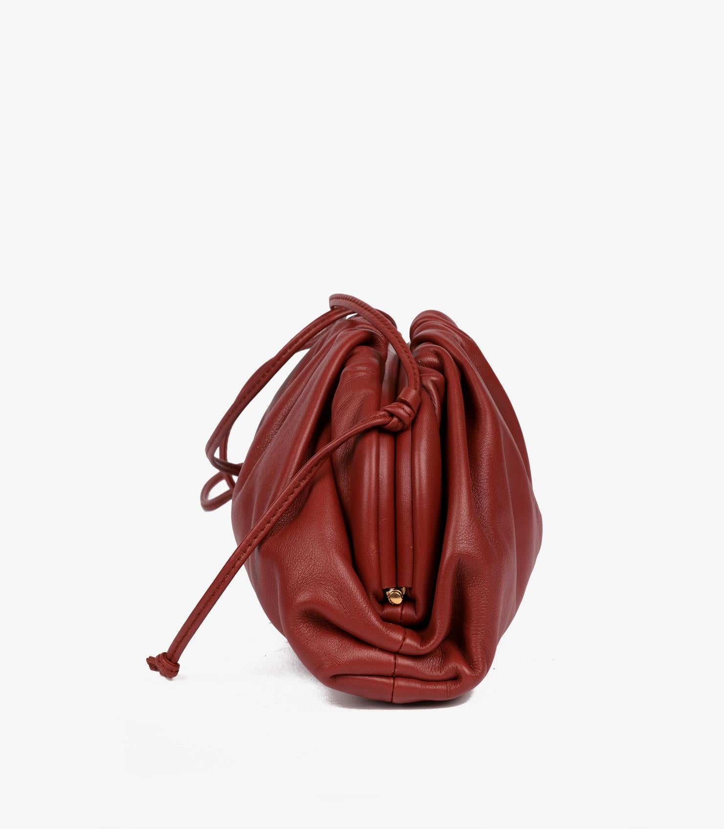 Donna Bottega Veneta Mini Pouch in pelle di vitello color mattone in vendita