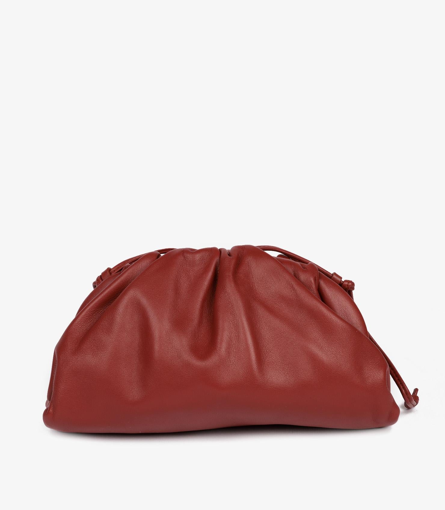 Bottega Veneta Mini Pouch in pelle di vitello color mattone in vendita 1