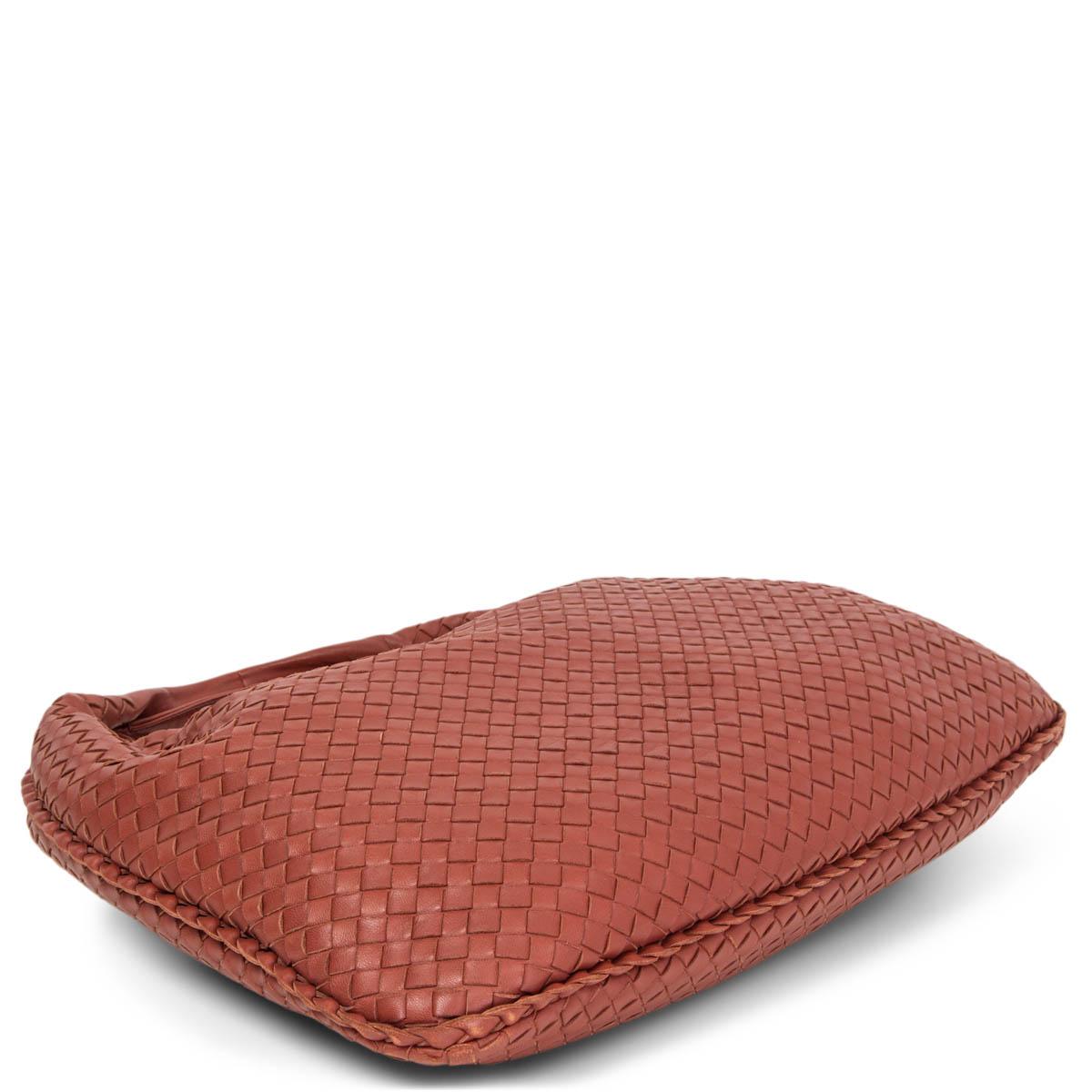 BOTTEGA VENETA brick red leather INTRECCIATO VENETA LARGE Shoulder Bag In Good Condition In Zürich, CH