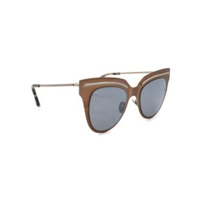 Bottega Veneta Bronze Cat-Eye Sunglasses

-Cat eye shape frame 
-Black tinted lenses 
-Rope detail plaque 
-Shiny chrome effect frame 

Material: 

Acetate 

Made in Italy 

PLEASE NOTE, THESE ITEMS ARE PRE-OWNED AND MAY SHOW SIGNS OF BEING STORED