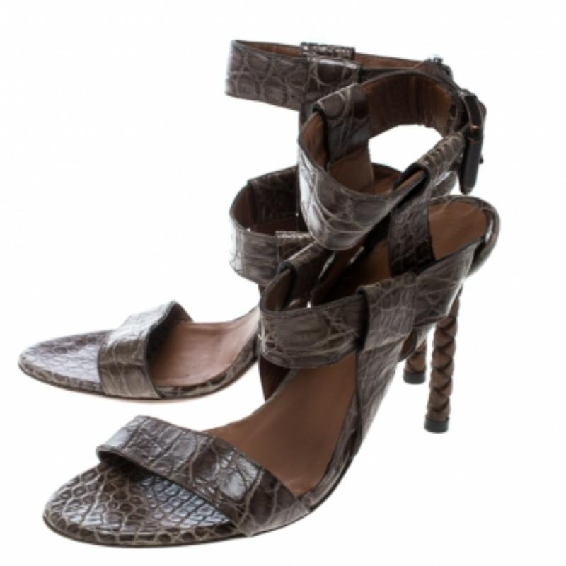 Bottega Veneta Sandales à lanières en cuir d'alligator Brown Taille 37.5 Pour femmes en vente