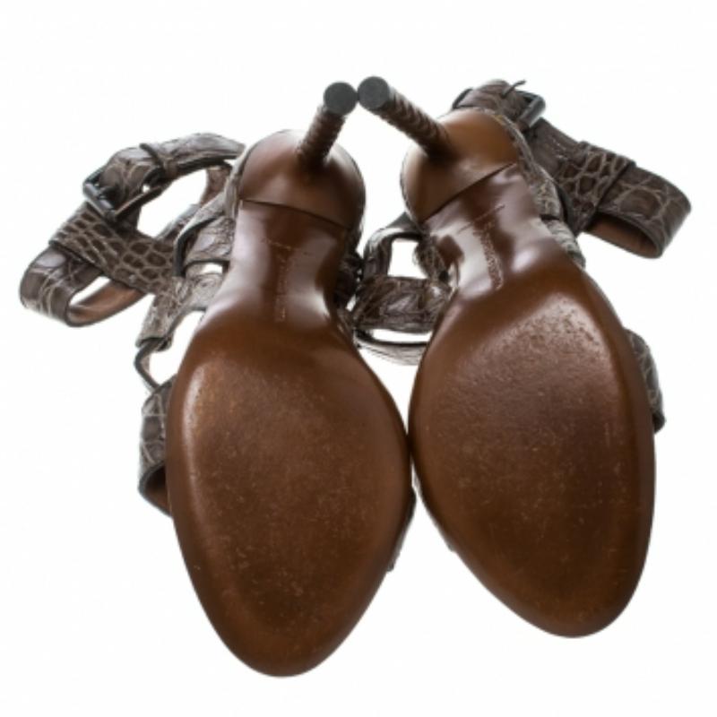 Bottega Veneta Sandales à lanières en cuir d'alligator Brown Taille 37.5 en vente 1