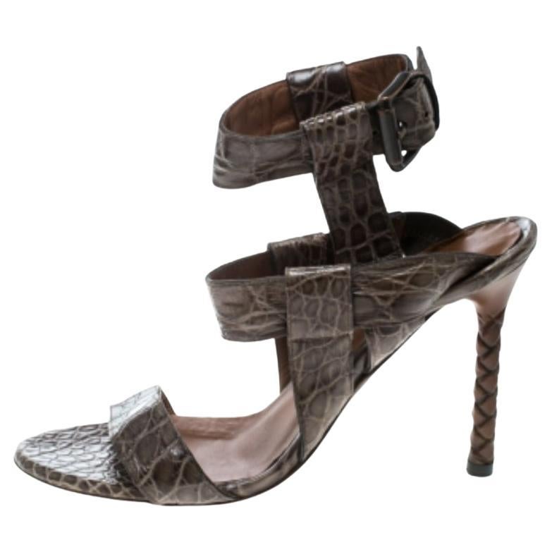 Bottega Veneta Sandales à lanières en cuir d'alligator Brown Taille 37.5 en vente