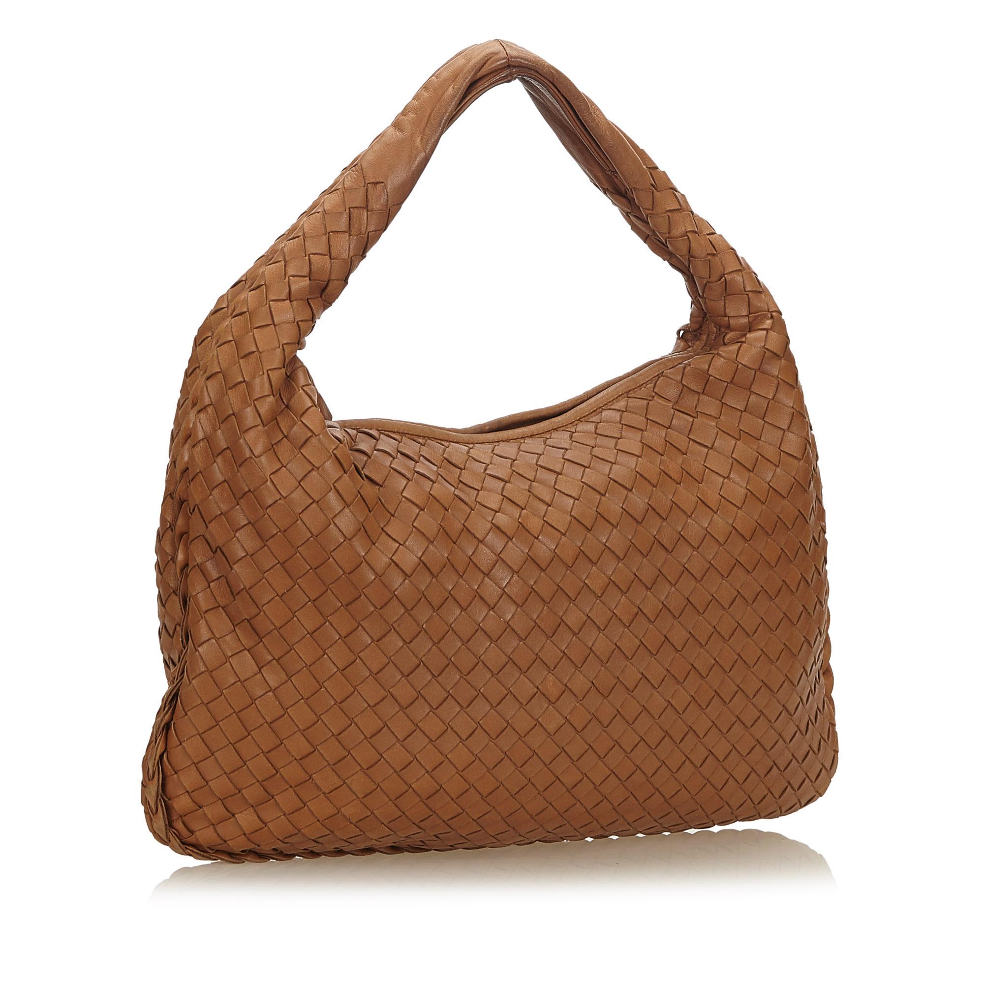 The Intrecciato Hobo features a woven leather body, flat strap, a top zip closure, and an interior zip pocket. It carries as B+ condition rating.

Inclusions: 
Dust Bag

Dimensions:
Length: 26.00 cm
Width: 38.00 cm
Depth: 2.00 cm
Shoulder Drop: 8.00