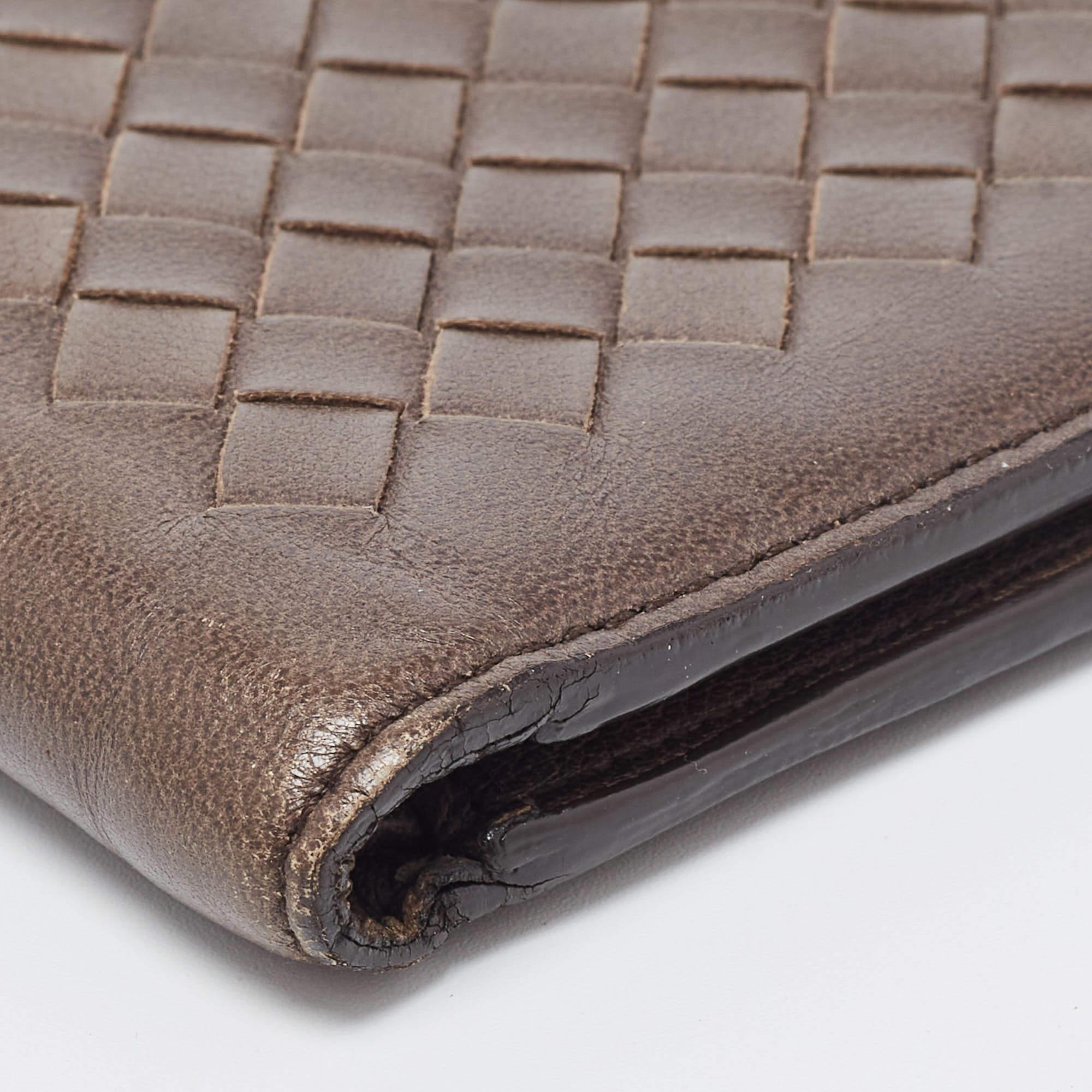 Bottega Veneta Brown Intrecciato Leder Bifold Wallet im Zustand „Gut“ in Dubai, Al Qouz 2