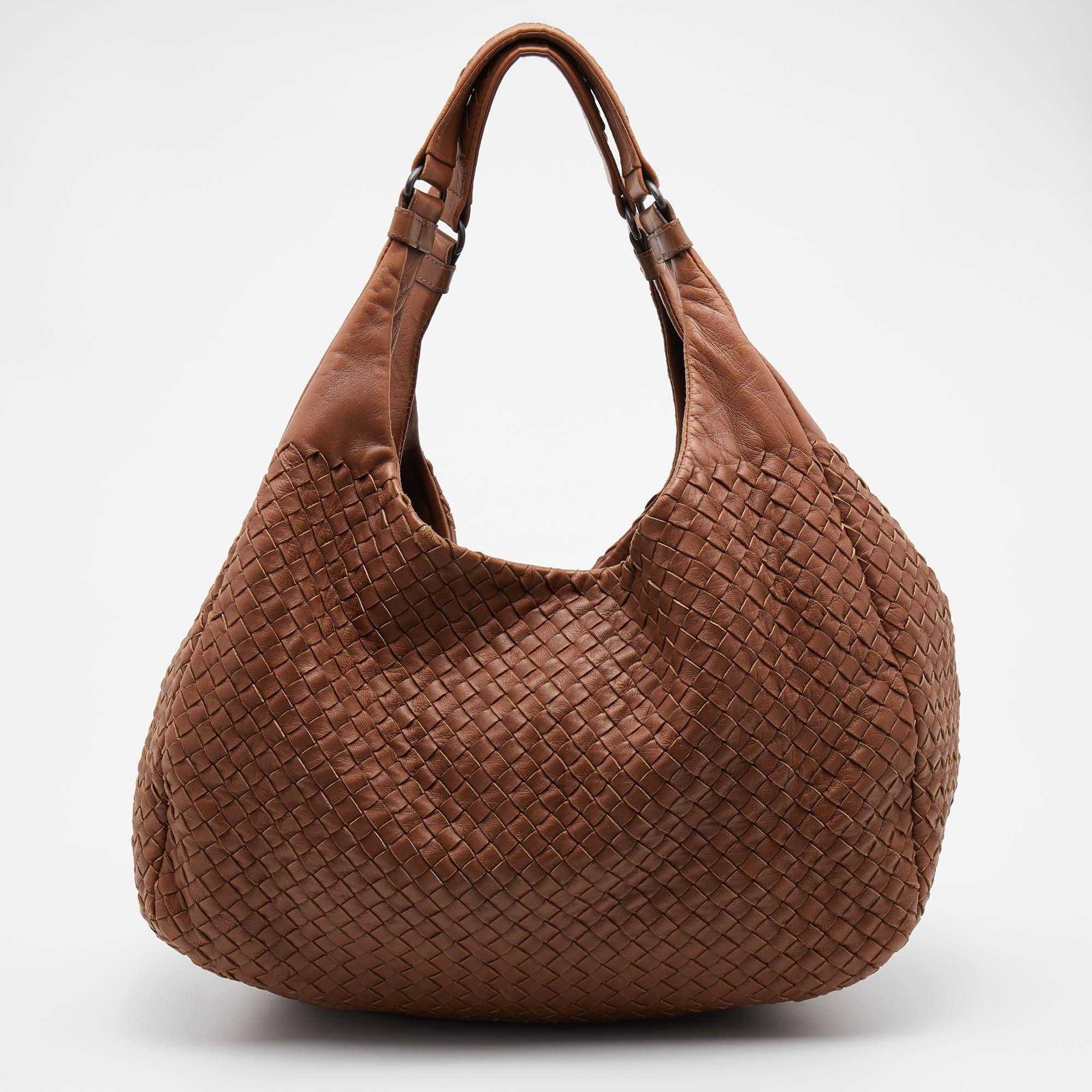 Bottega Veneta Brown Intrecciato Leather Campana Hobo In Good Condition In Dubai, Al Qouz 2