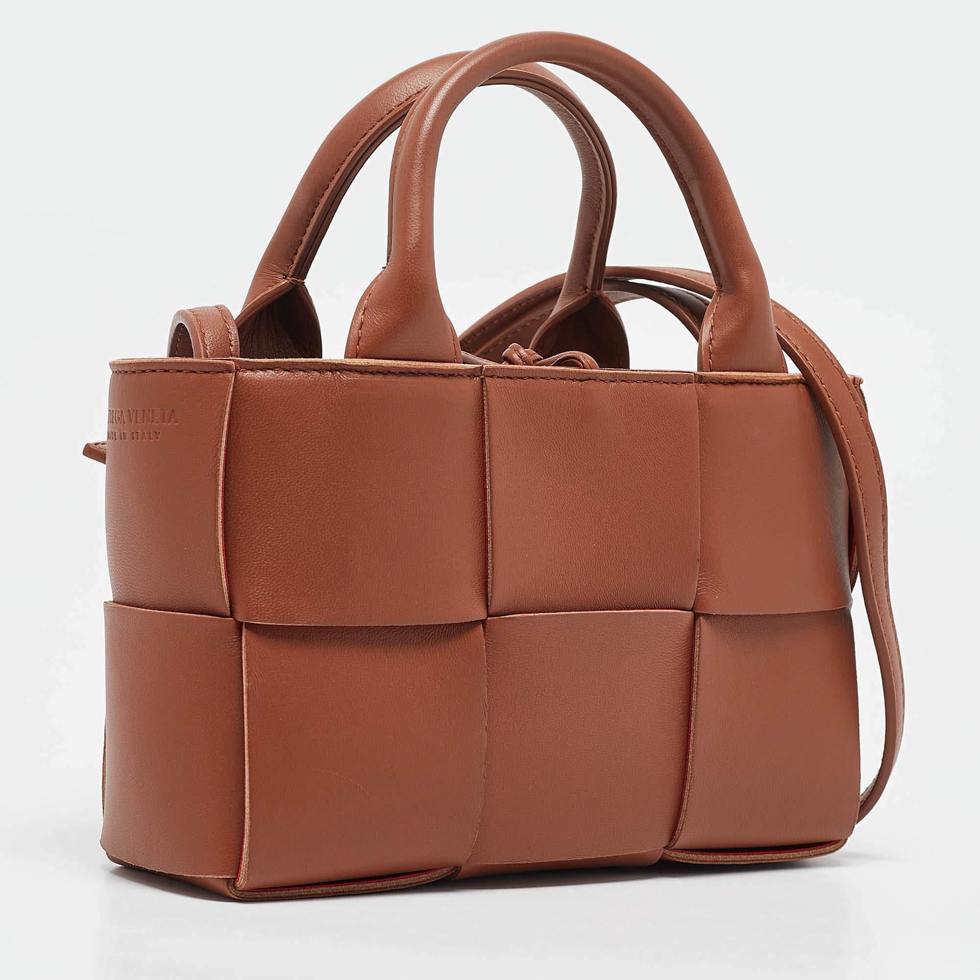 Bottega Veneta Brown Intrecciato Leather Candy Arco Tote In Good Condition In Dubai, Al Qouz 2