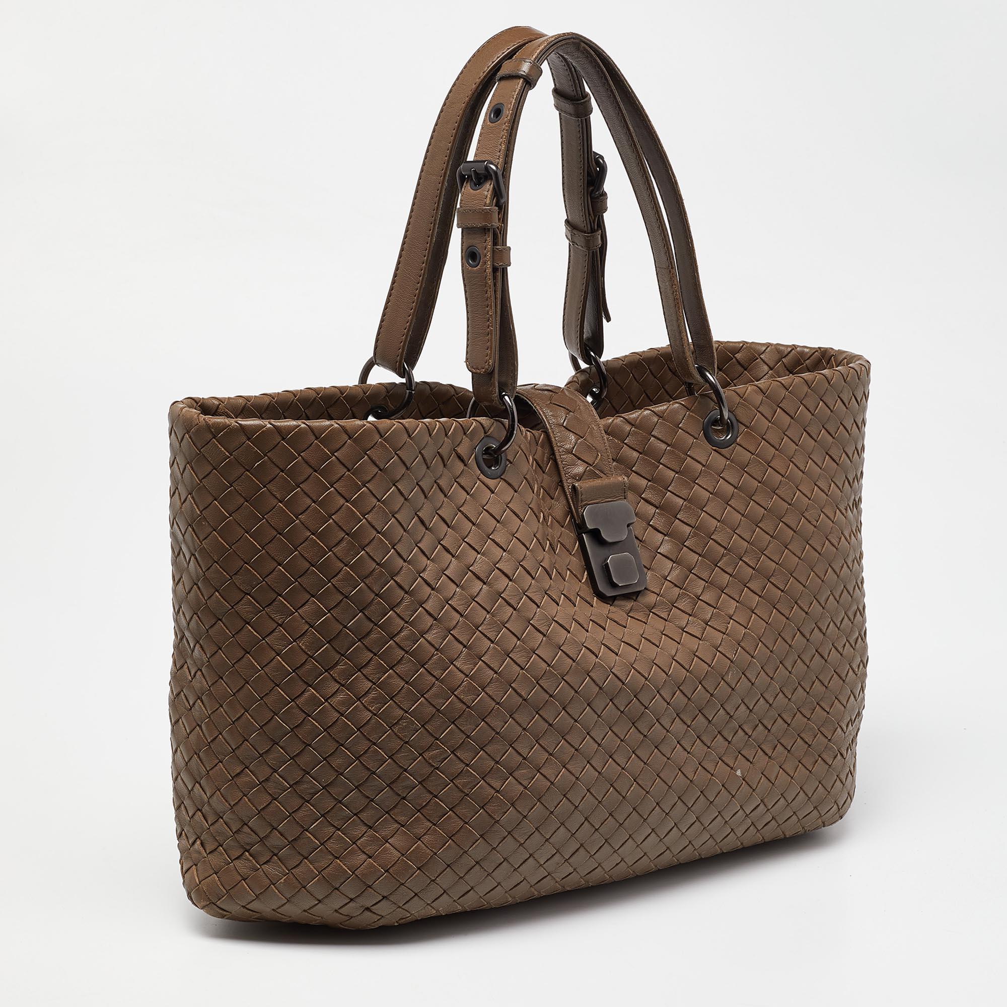 Bottega Veneta Brown Intrecciato Leather Capri Tote In Excellent Condition In Dubai, Al Qouz 2