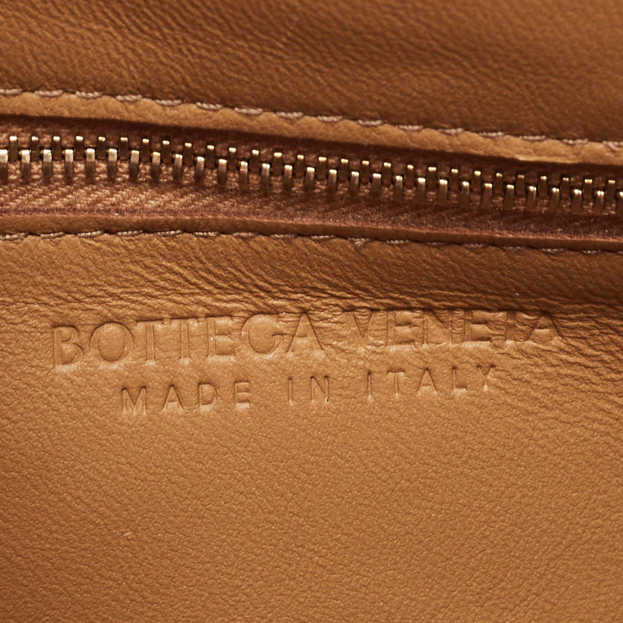 Bottega Veneta Brown Intrecciato Leather Cassette Shoulder Bag For Sale 6