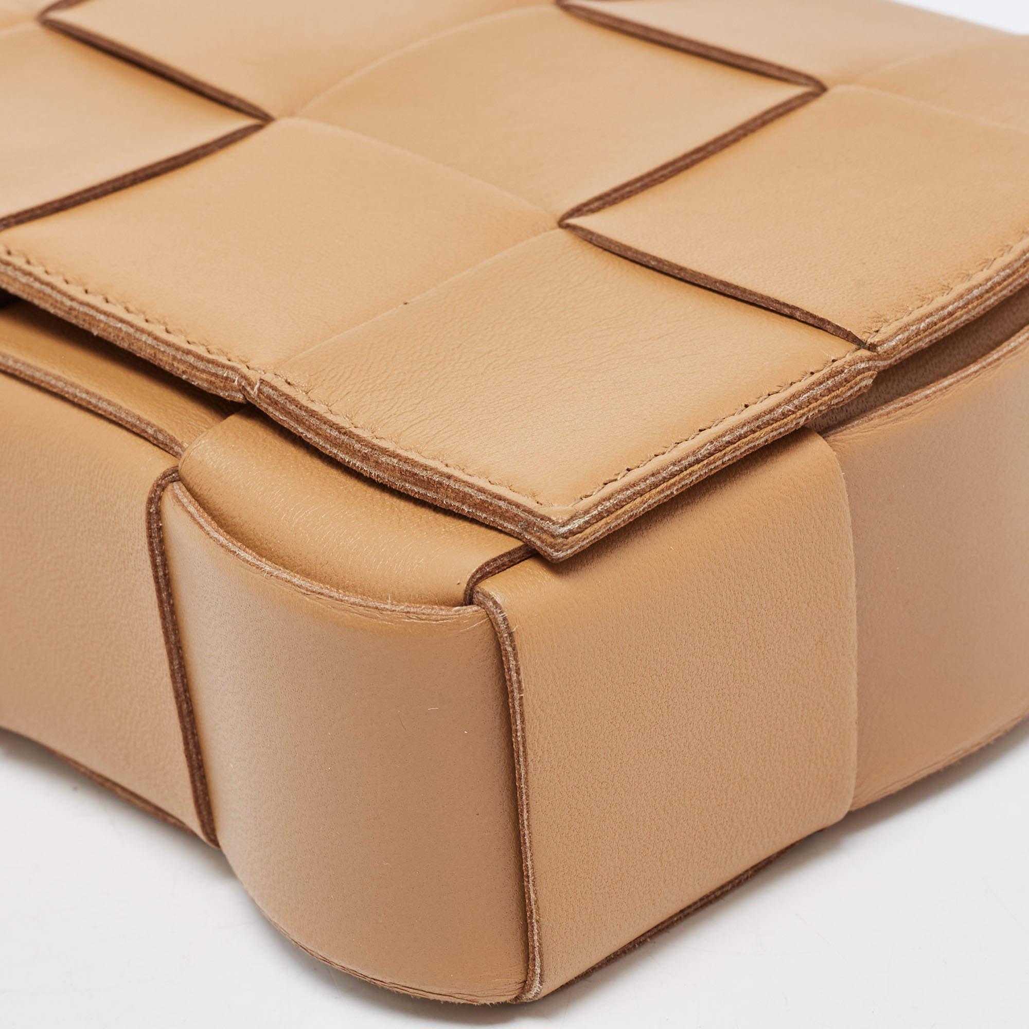 Bottega Veneta Brown Intrecciato Leather Cassette Shoulder Bag For Sale 8
