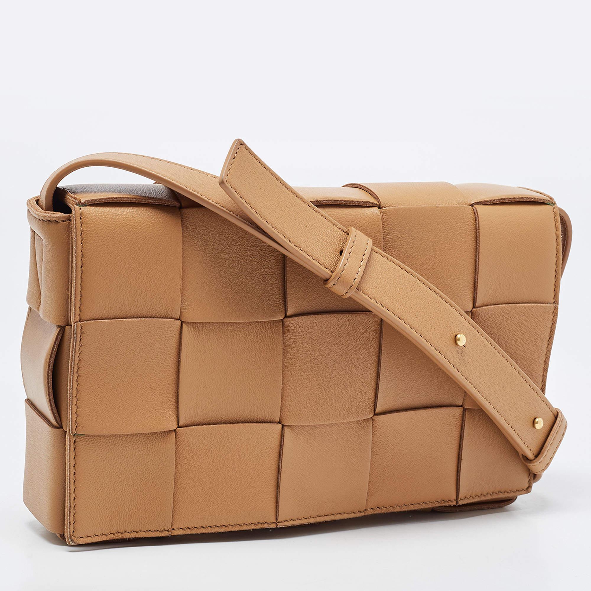 Women's Bottega Veneta Brown Intrecciato Leather Cassette Shoulder Bag For Sale