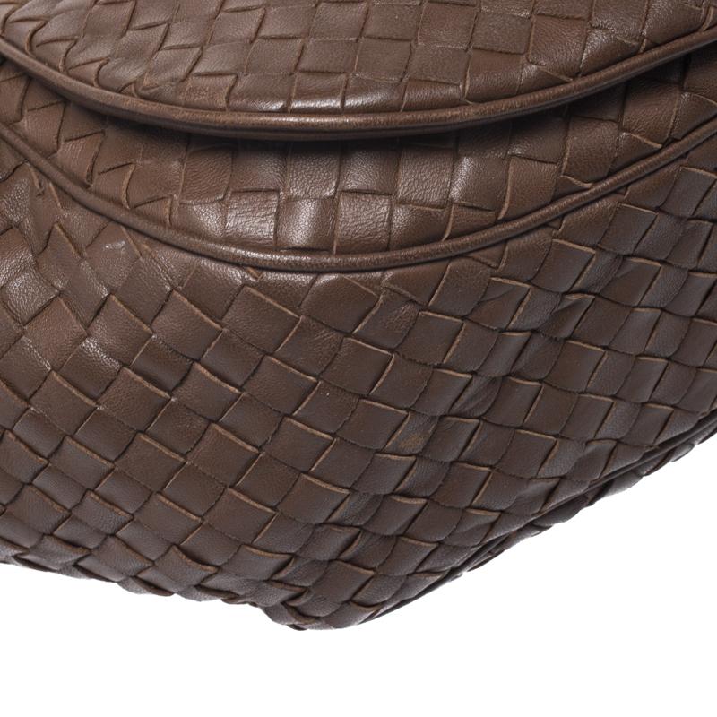 Bottega Veneta Brown Intrecciato Leather Drawstring Flap Crossbody Bag In Good Condition In Dubai, Al Qouz 2