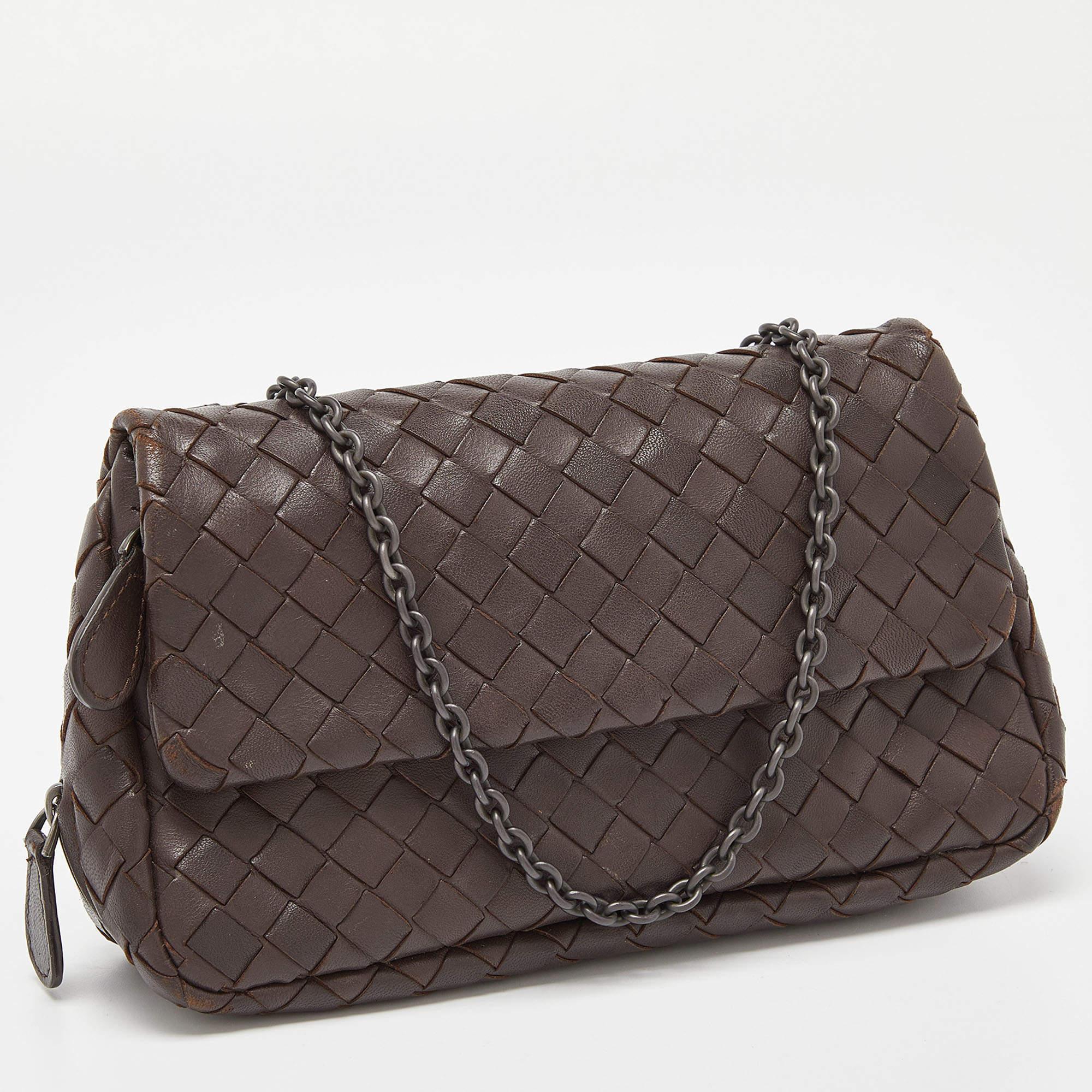 Bottega Veneta Brown Intrecciato Leather Flap Chain Crossbody Bag Bon état à Dubai, Al Qouz 2