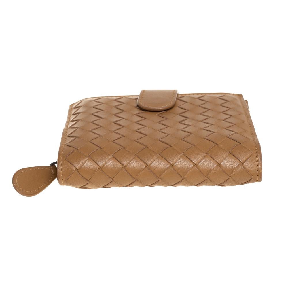 Bottega Veneta Brown Intrecciato Leather French Flap Wallet In Fair Condition In Dubai, Al Qouz 2