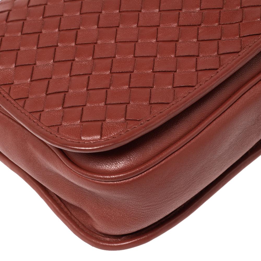 Bottega Veneta Brown Intrecciato Leather Full Flap Crossbody Bag In Good Condition In Dubai, Al Qouz 2