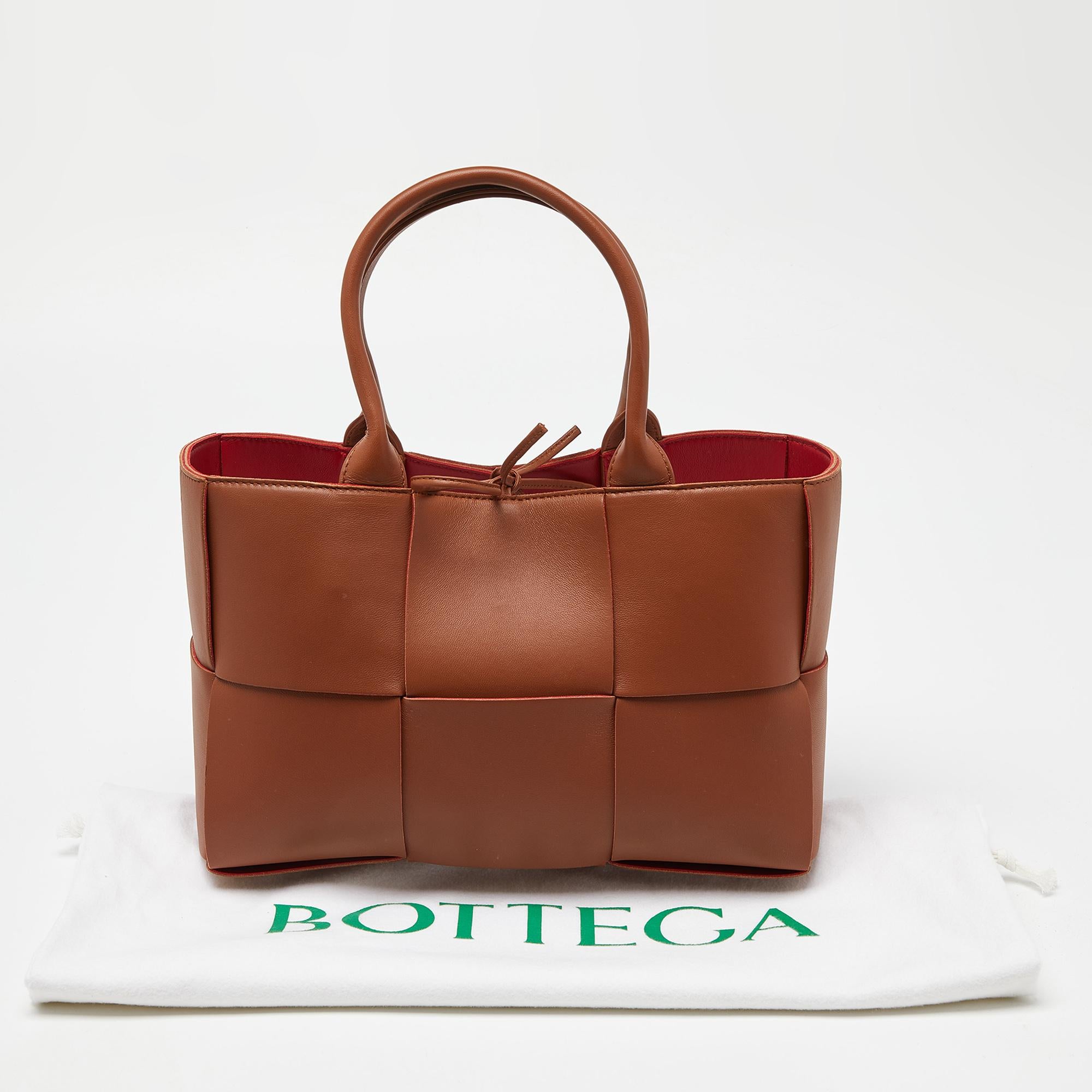 Bottega Veneta Brown Intrecciato Leather Medium Arco Tote For Sale 1