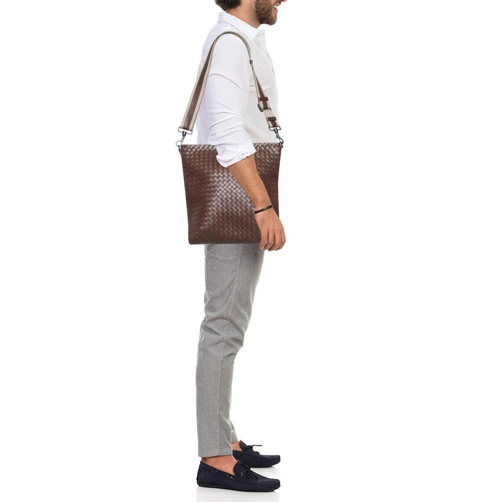 Bottega Veneta Brown Intrecciato Leather Messenger Bag In Fair Condition In Dubai, Al Qouz 2