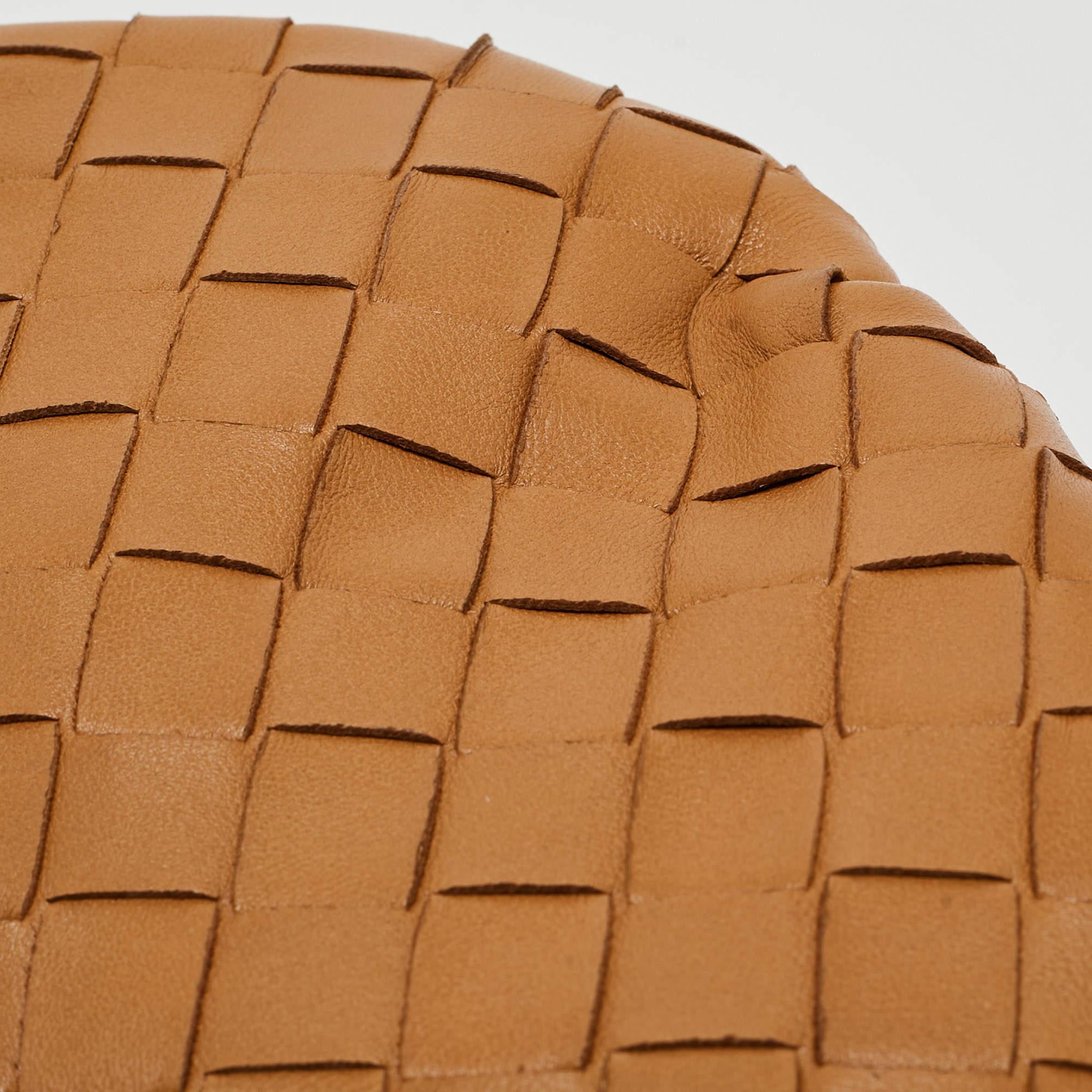 Bottega Veneta Brown Intrecciato Leather Mini The Pouch Bag In Good Condition In Dubai, Al Qouz 2