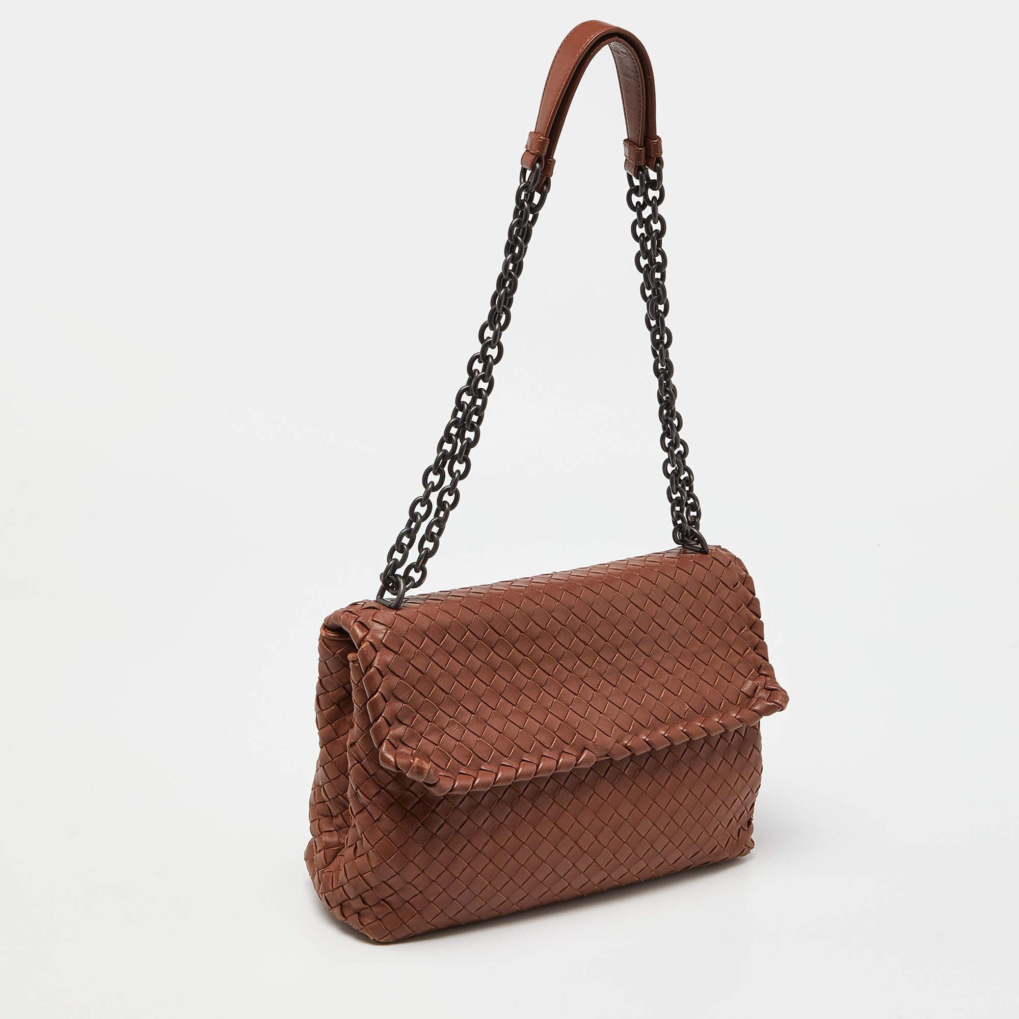 Donna Bottega Veneta Borsa a tracolla Olimpia in pelle Intrecciato Marrone
