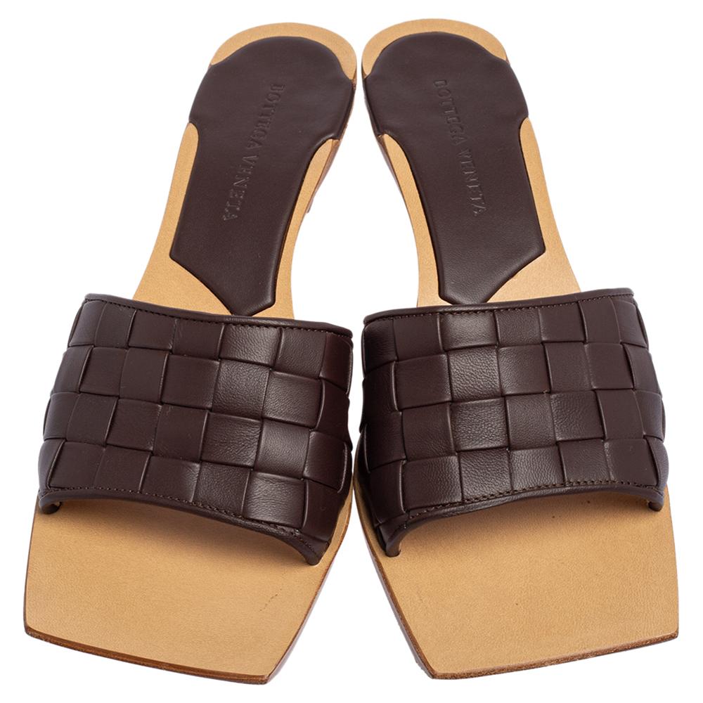 We love how these Bottega Veneta sandals can complement any outfit effortlessly. They feature broad straps woven from leather in their signature Intrecciato technique, also the square toes look edgy. Finished off with open toes and low heels, you