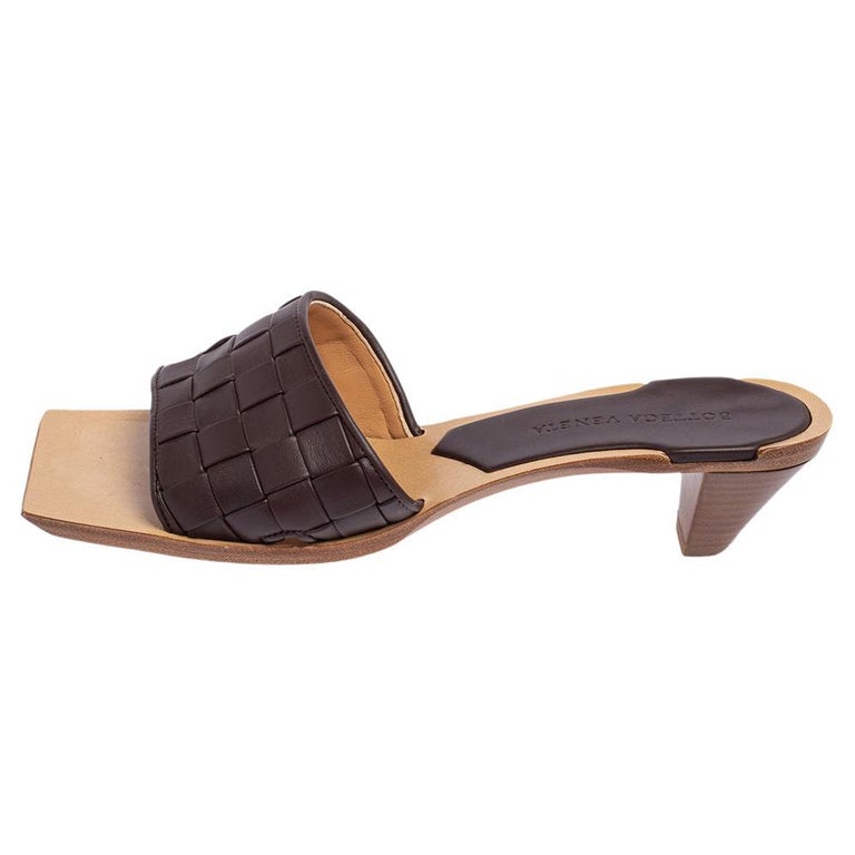 Bottega Veneta Brown Intrecciato Leather Slide Sandals Size 37 5 For Sale At 1stdibs Bottega Veneta Brown Intrecciato Leather Slide Sandals Size 37 5 For Sale At 1stdibs