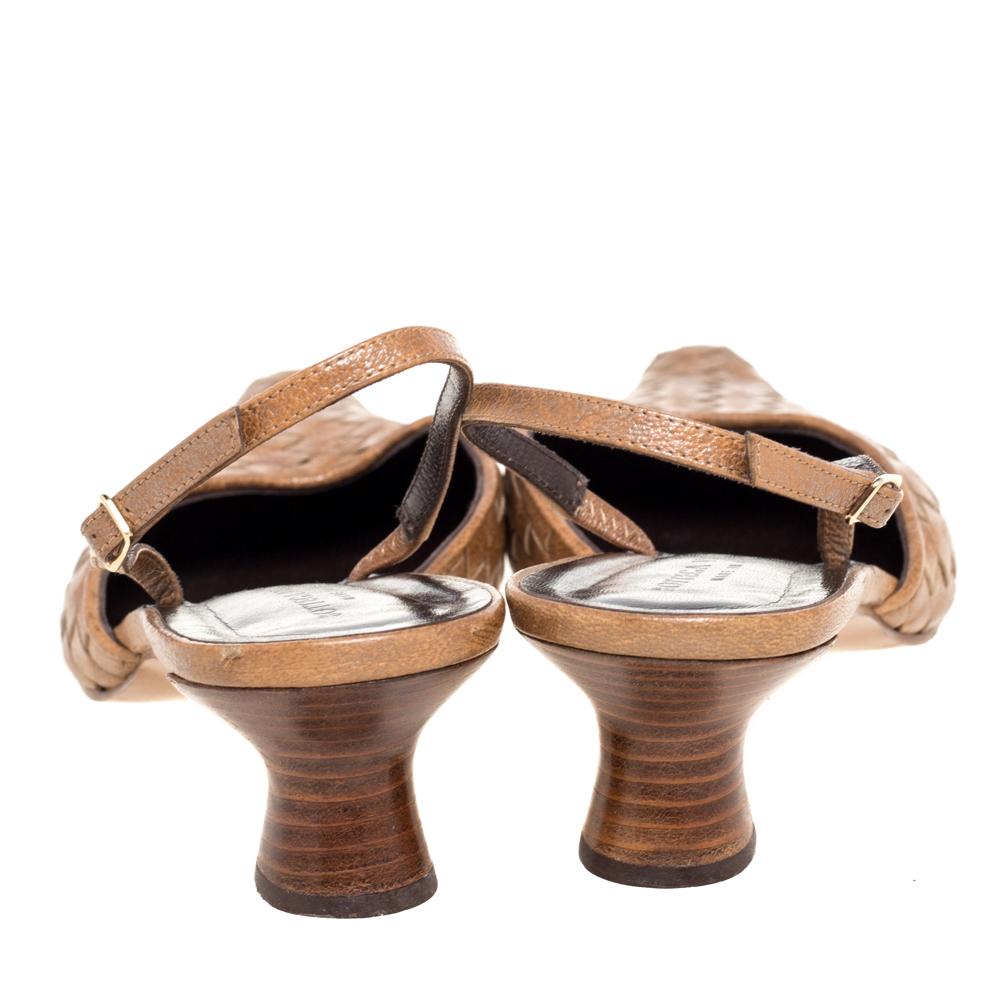 Bottega Veneta Brown Intrecciato Leather Slingback Sandals Size 39.5 In Good Condition In Dubai, Al Qouz 2