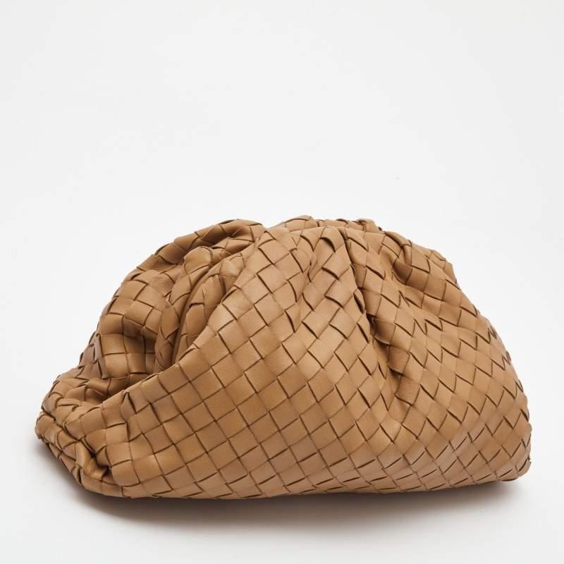Bottega Veneta Brown Intrecciato Leather The Pouch Clutch In Good Condition In Dubai, Al Qouz 2